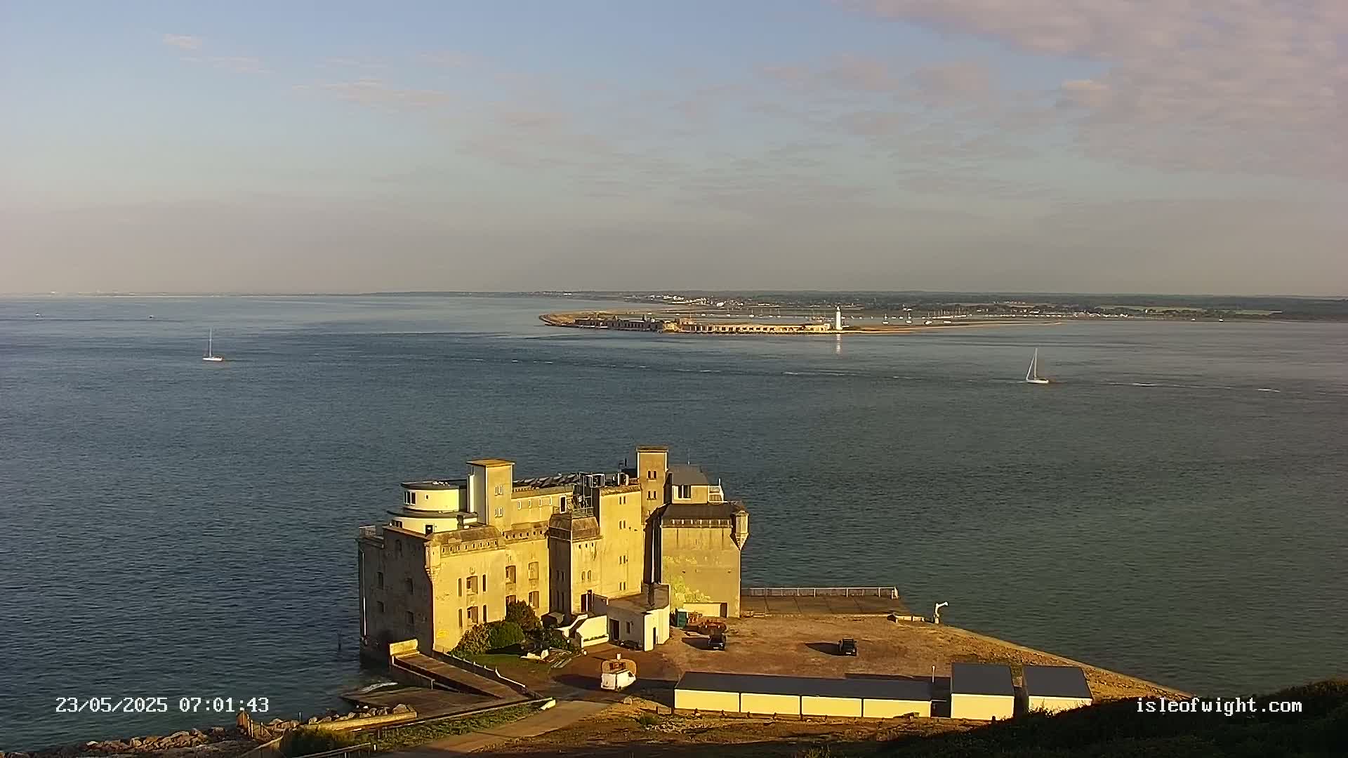 Freshwater, Colwell Bay, Hurst Castle & Hurst Point Lighthouse Live Cam - Freshwater, Isle of Wight, South East, England, United Kingdom