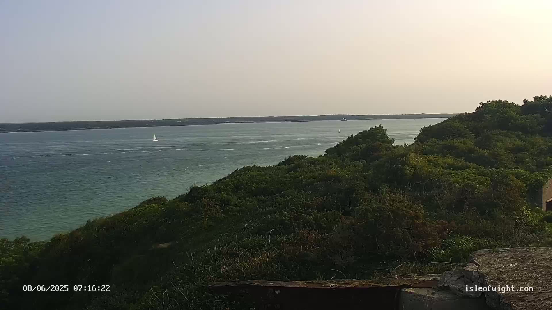 Freshwater, Colwell Bay, Hurst Castle & Hurst Point Lighthouse Live Cam - Freshwater, Isle of Wight, South East, England, United Kingdom