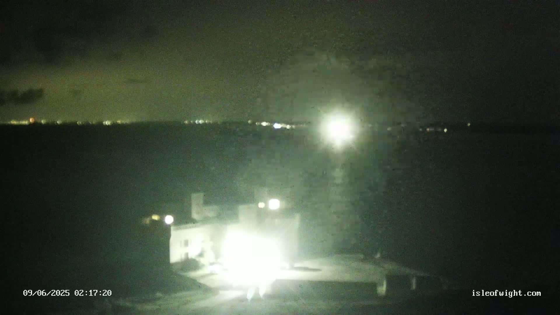 Freshwater, Colwell Bay, Hurst Castle & Hurst Point Lighthouse Live Cam - Freshwater, Isle of Wight, South East, England, United Kingdom