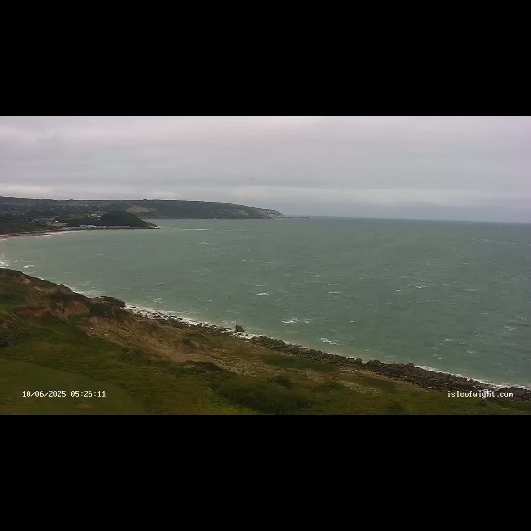 Freshwater, Colwell Bay, Hurst Castle & Hurst Point Lighthouse Live Cam - Freshwater, Isle of Wight, South East, England, United Kingdom