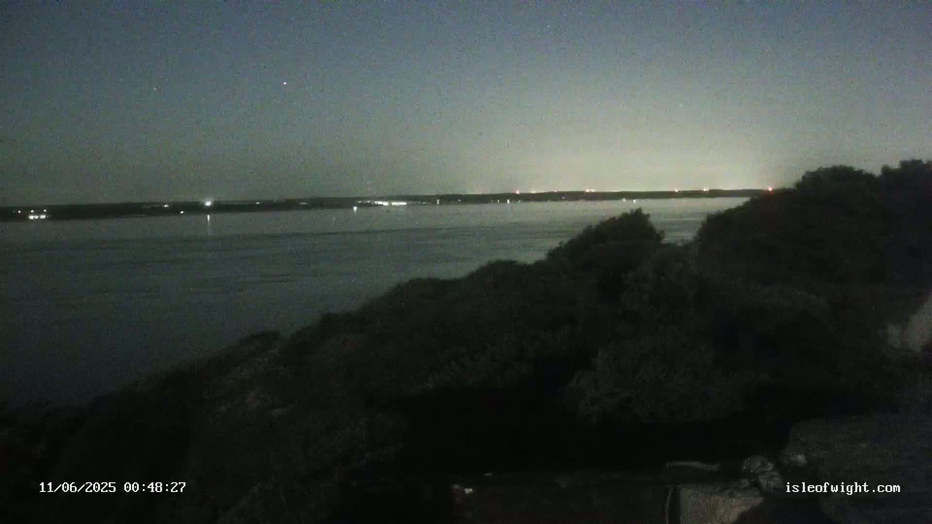 Freshwater, Colwell Bay, Hurst Castle & Hurst Point Lighthouse Live Cam - Freshwater, Isle of Wight, South East, England, United Kingdom