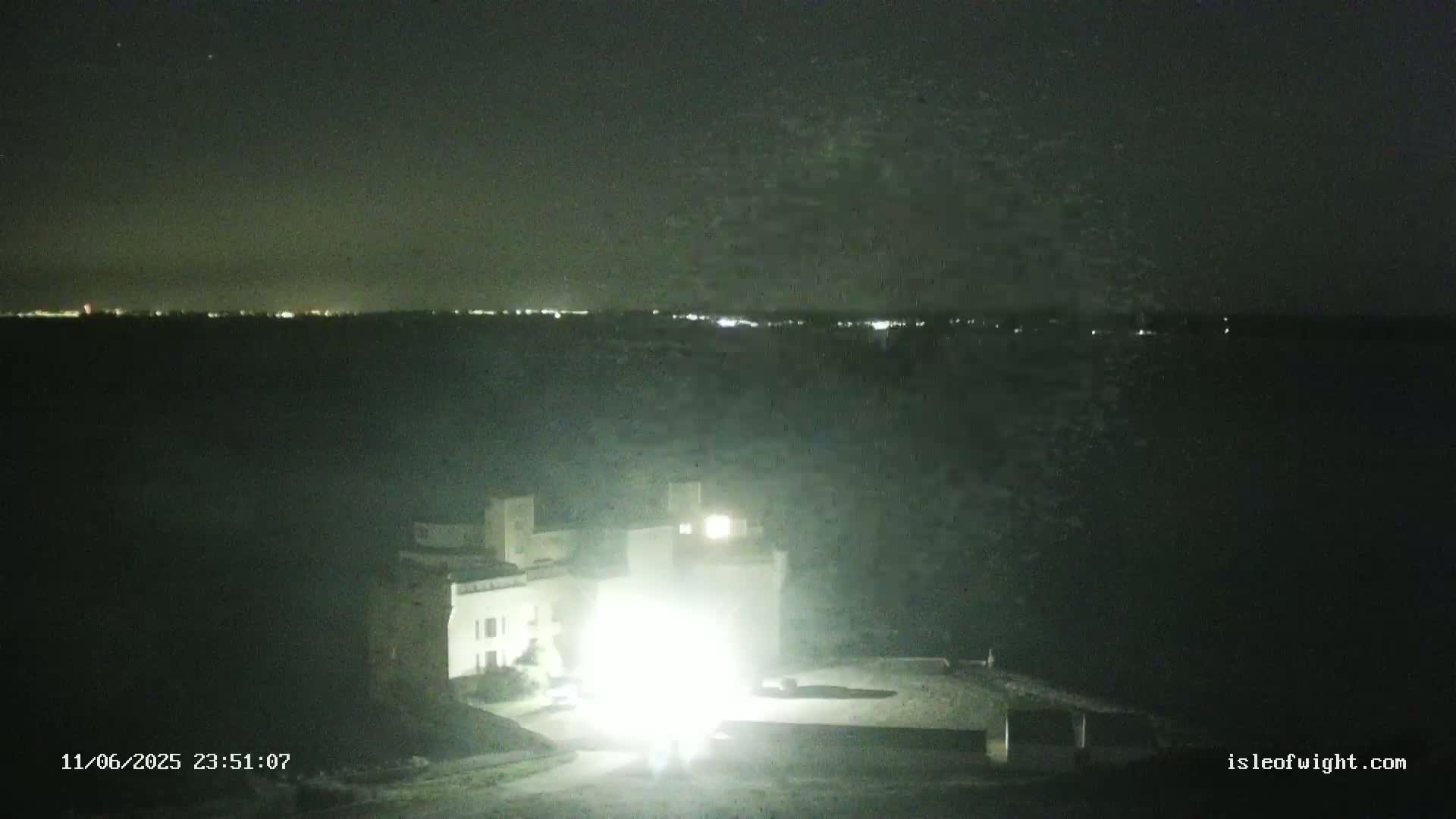 Freshwater, Colwell Bay, Hurst Castle & Hurst Point Lighthouse Live Cam - Freshwater, Isle of Wight, South East, England, United Kingdom