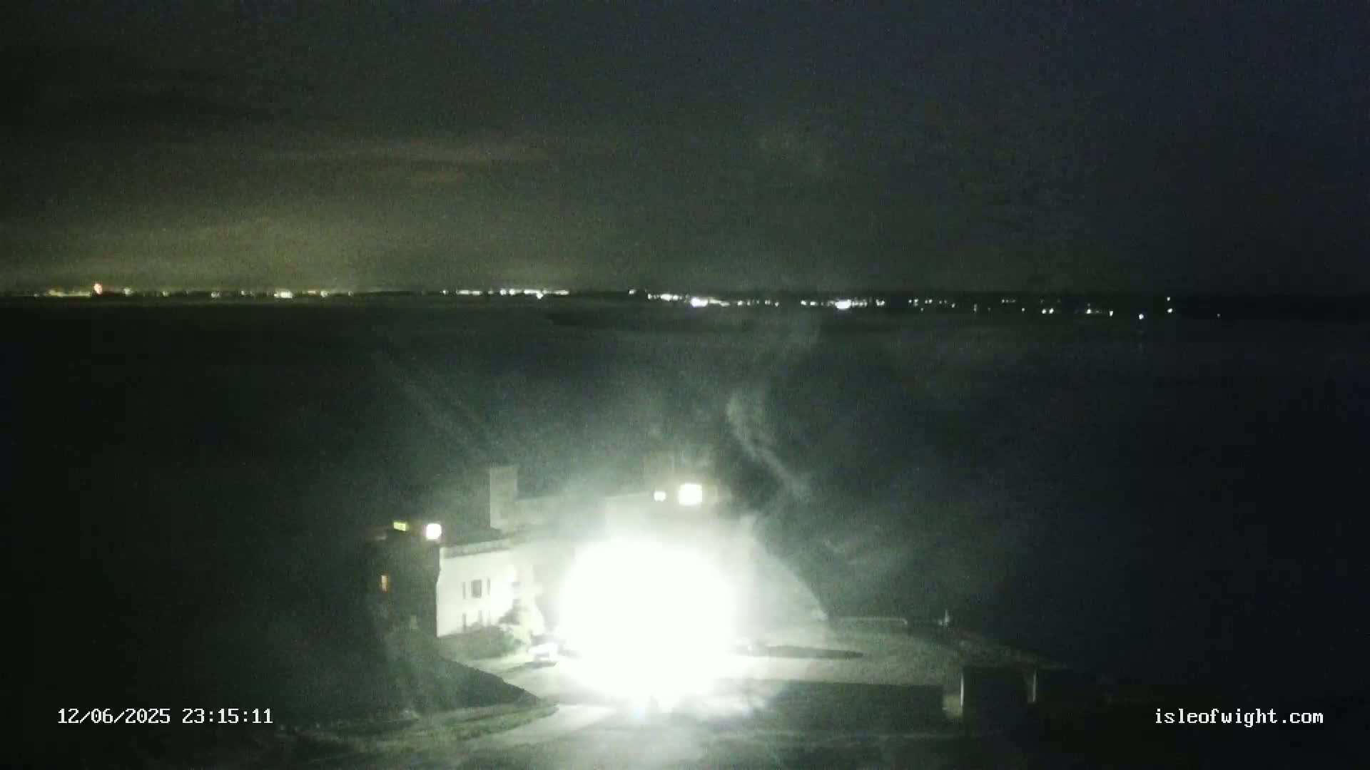 Freshwater, Colwell Bay, Hurst Castle & Hurst Point Lighthouse Live Cam - Freshwater, Isle of Wight, South East, England, United Kingdom