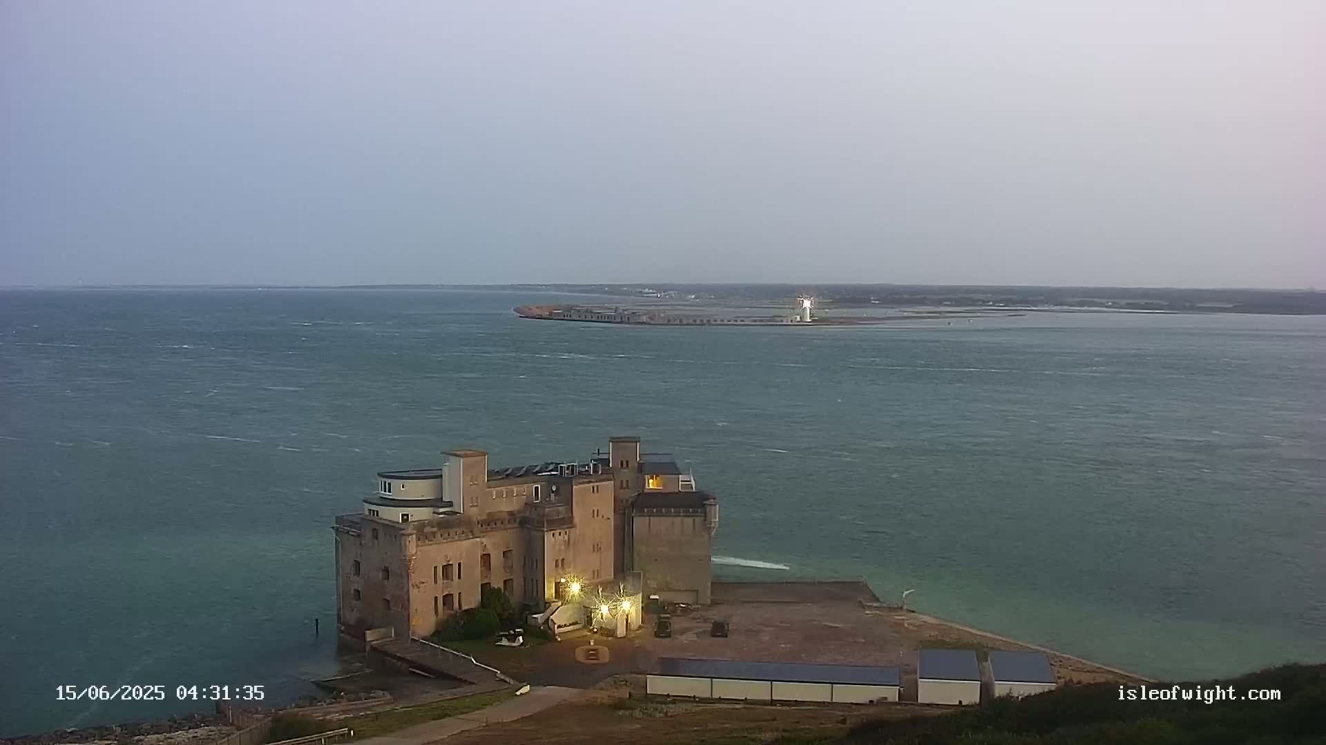 Freshwater, Colwell Bay, Hurst Castle & Hurst Point Lighthouse Live Cam - Freshwater, Isle of Wight, South East, England, United Kingdom