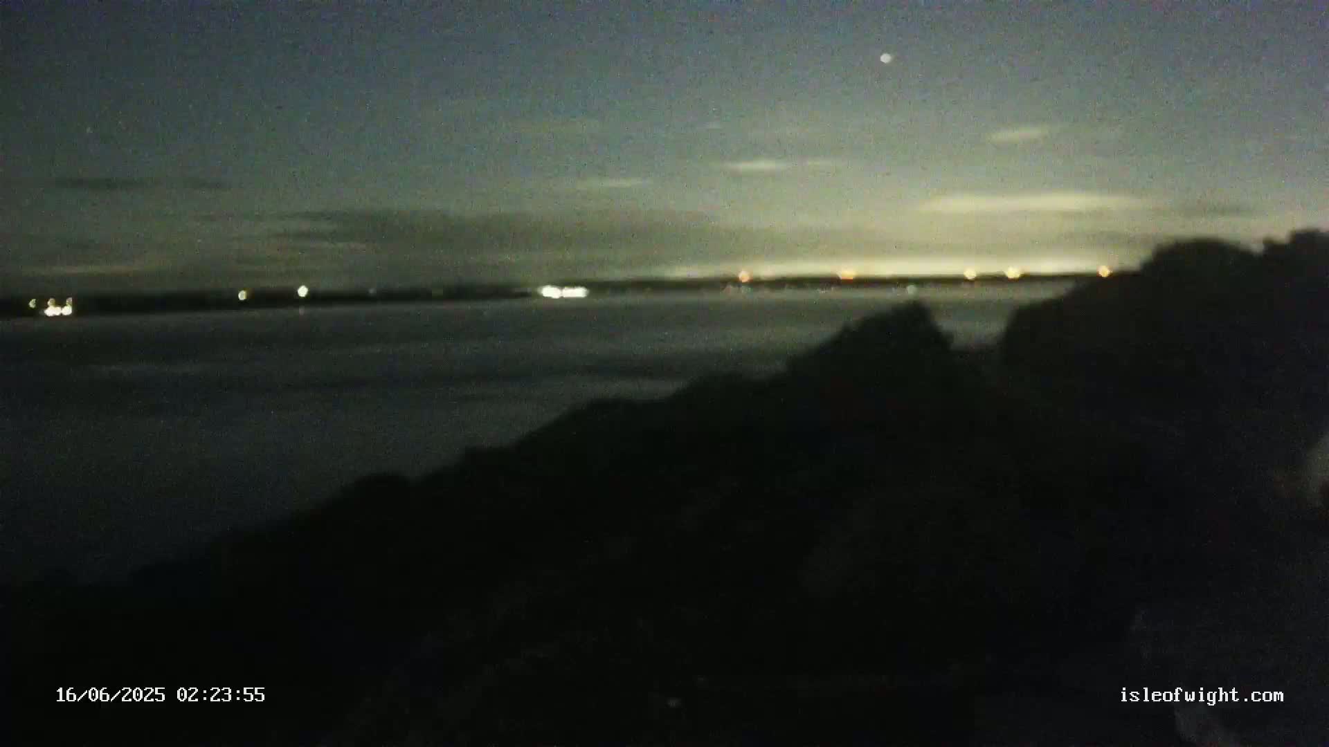 Freshwater, Colwell Bay, Hurst Castle & Hurst Point Lighthouse Live Cam - Freshwater, Isle of Wight, South East, England, United Kingdom