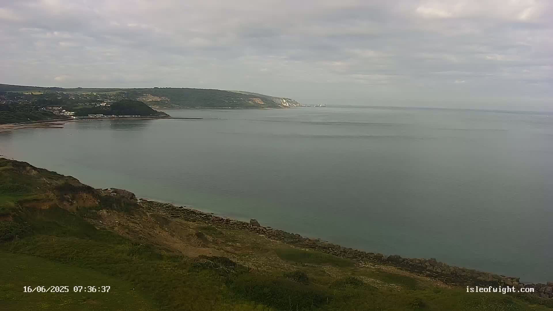 Freshwater, Colwell Bay, Hurst Castle & Hurst Point Lighthouse Live Cam - Freshwater, Isle of Wight, South East, England, United Kingdom