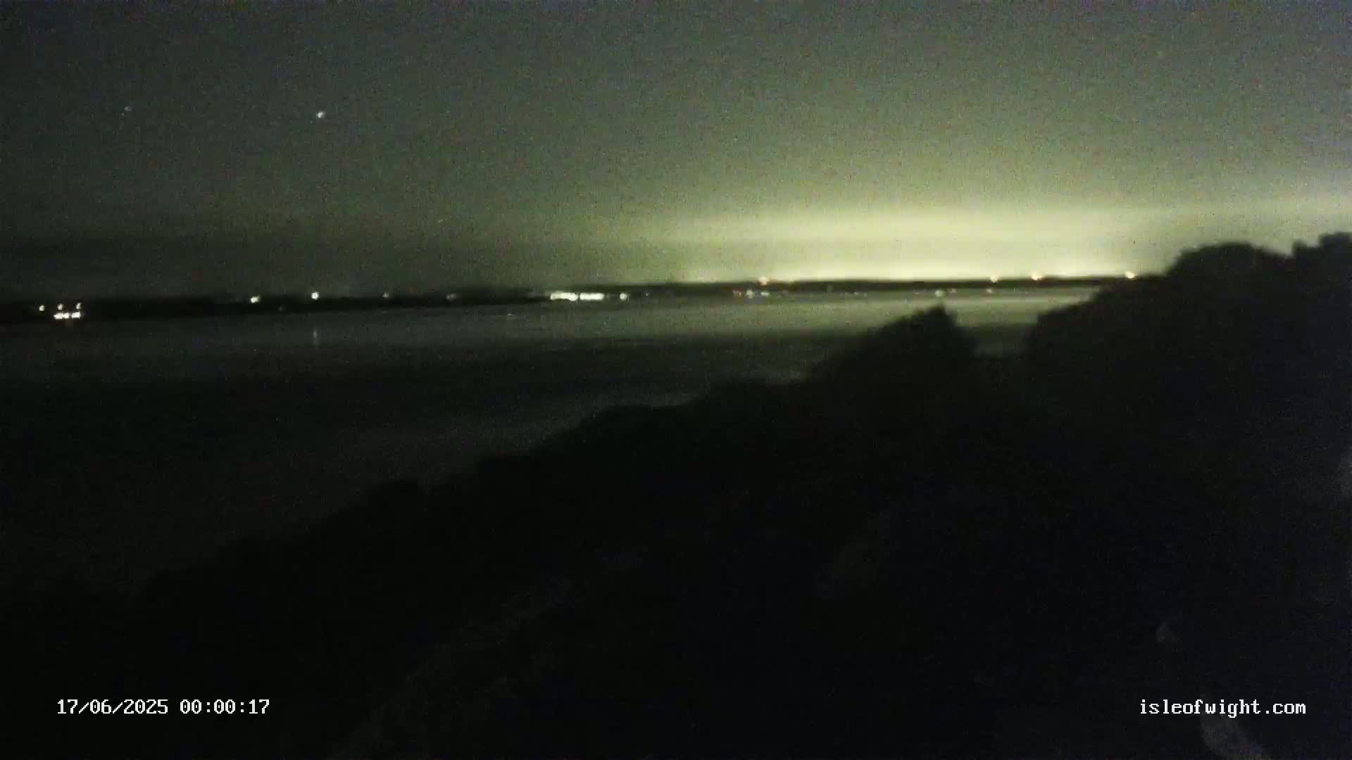 Freshwater, Colwell Bay, Hurst Castle & Hurst Point Lighthouse Live Cam - Freshwater, Isle of Wight, South East, England, United Kingdom