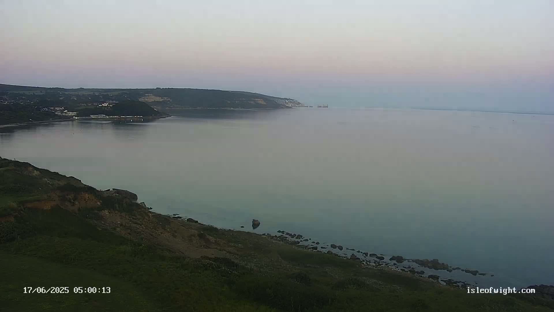 Freshwater, Colwell Bay, Hurst Castle & Hurst Point Lighthouse Live Cam - Freshwater, Isle of Wight, South East, England, United Kingdom