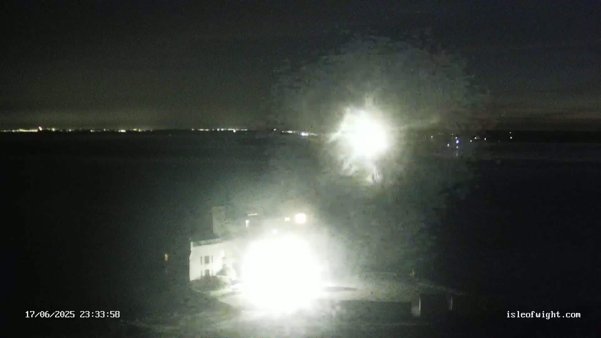Freshwater, Colwell Bay, Hurst Castle & Hurst Point Lighthouse Live Cam - Freshwater, Isle of Wight, South East, England, United Kingdom