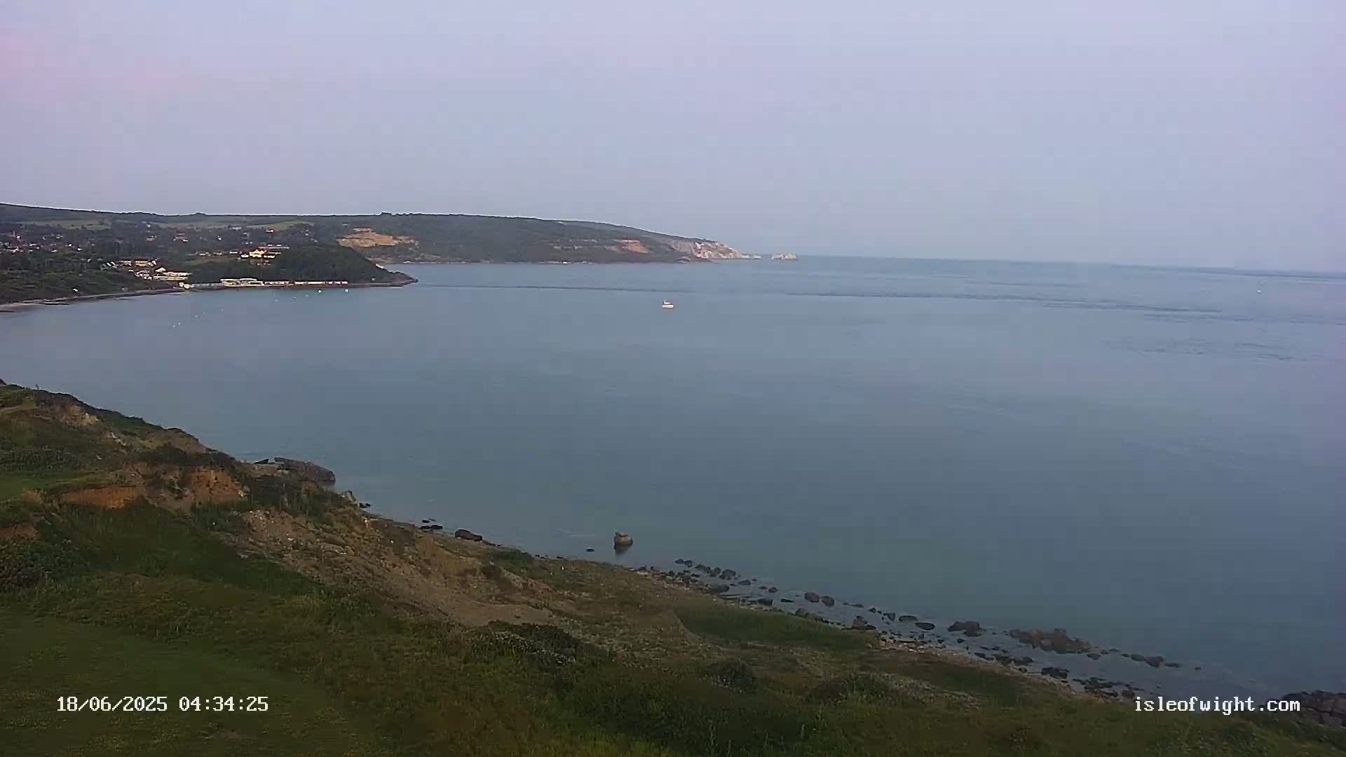 Freshwater, Colwell Bay, Hurst Castle & Hurst Point Lighthouse Live Cam - Freshwater, Isle of Wight, South East, England, United Kingdom