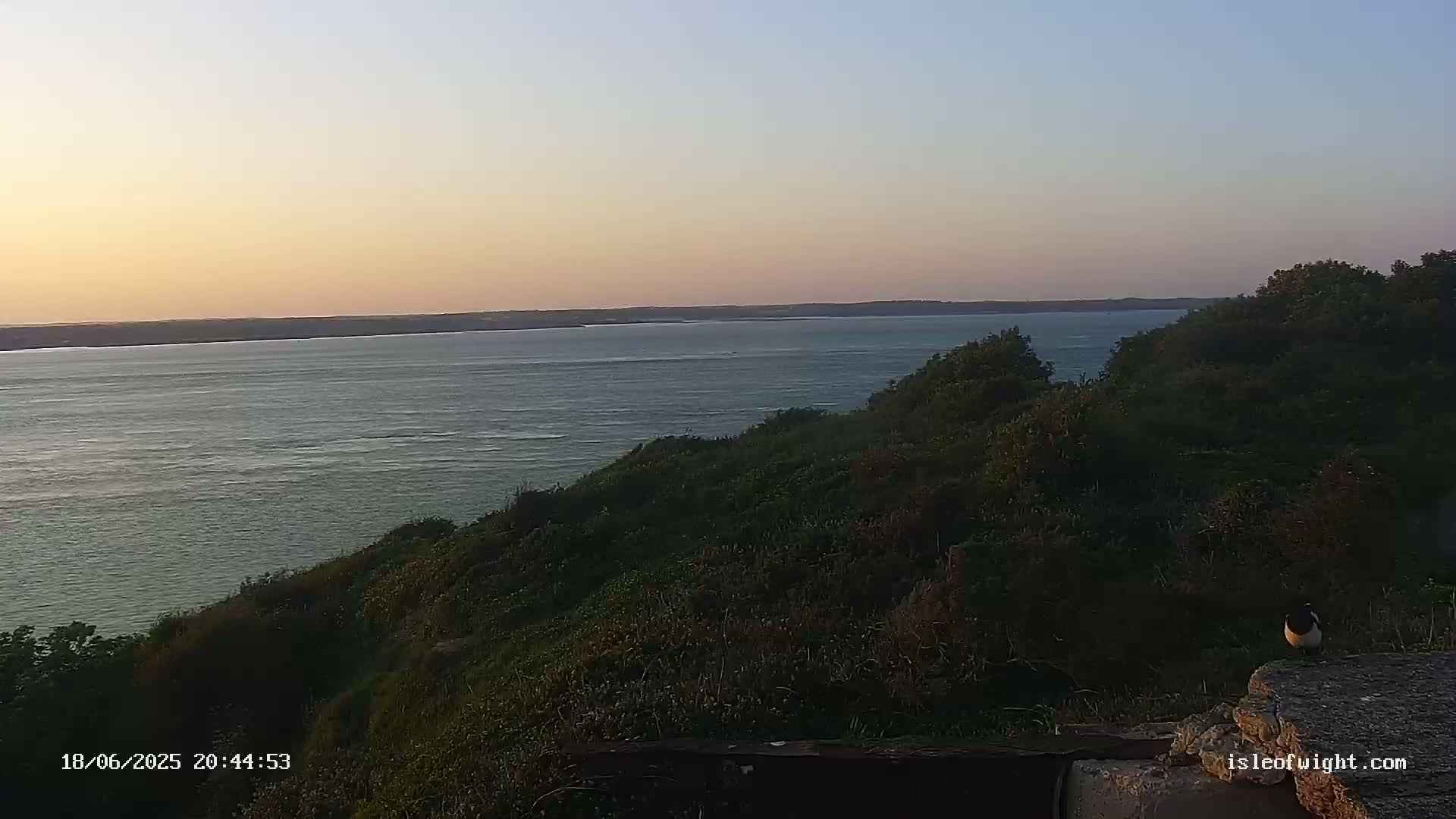 Freshwater, Colwell Bay, Hurst Castle & Hurst Point Lighthouse Live Cam - Freshwater, Isle of Wight, South East, England, United Kingdom