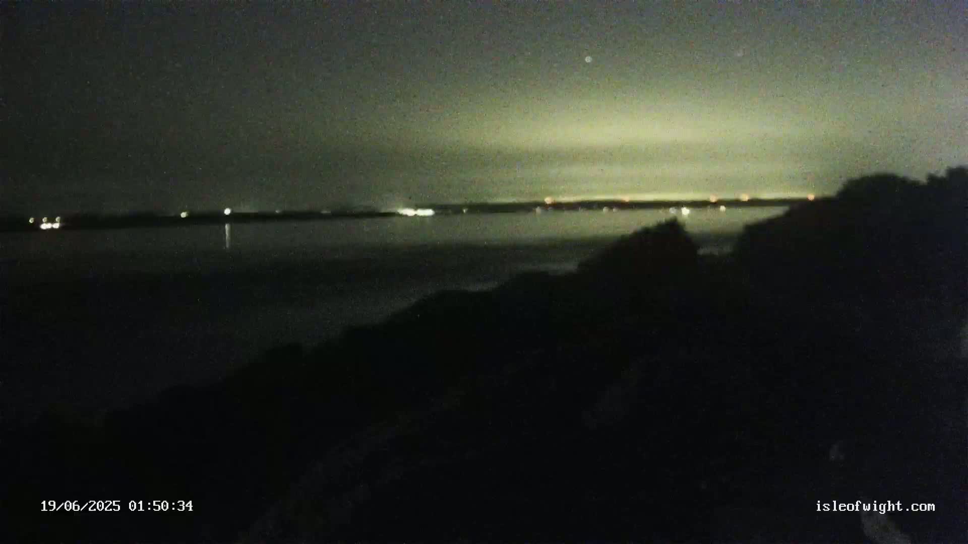 Freshwater, Colwell Bay, Hurst Castle & Hurst Point Lighthouse Live Cam - Freshwater, Isle of Wight, South East, England, United Kingdom