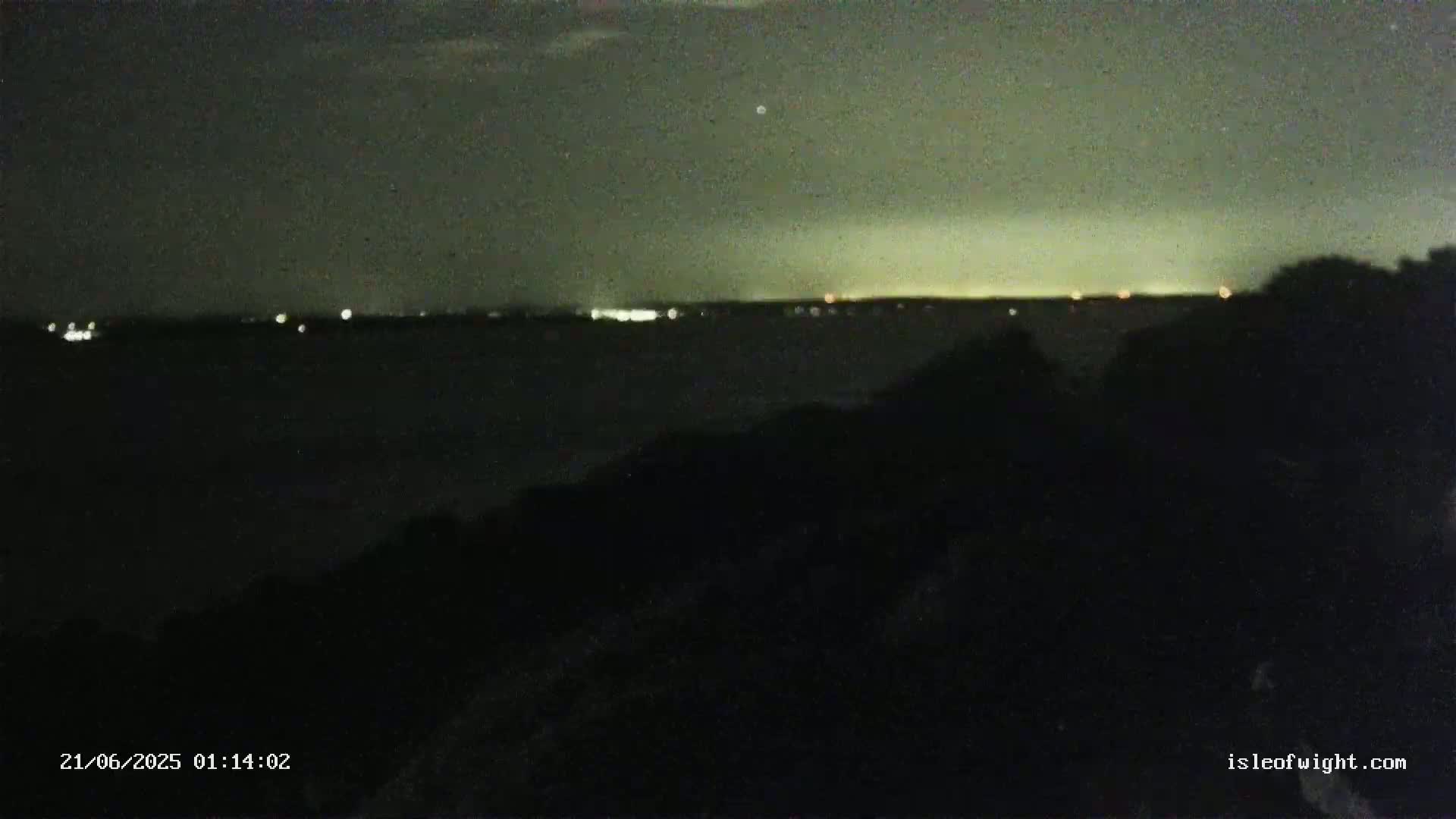 Freshwater, Colwell Bay, Hurst Castle & Hurst Point Lighthouse Live Cam - Freshwater, Isle of Wight, South East, England, United Kingdom