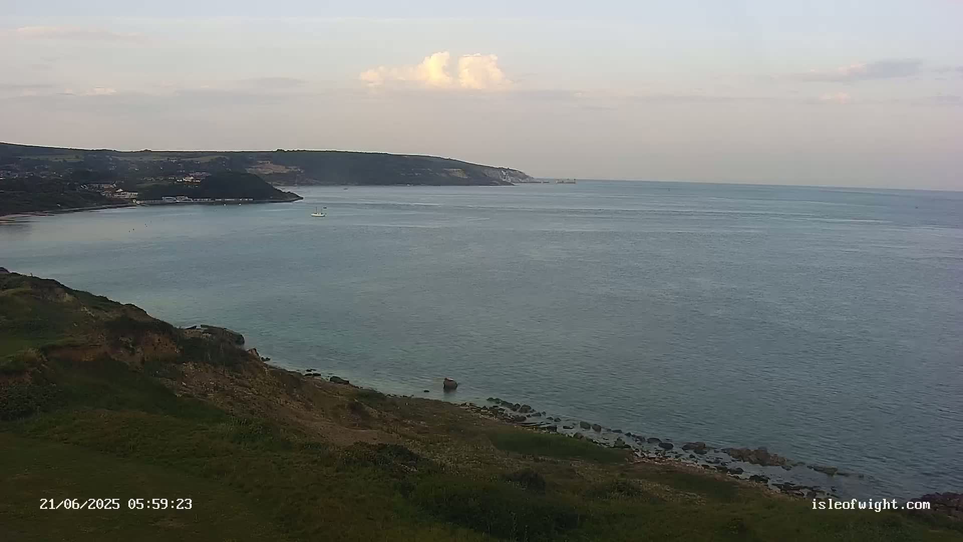 Freshwater, Colwell Bay, Hurst Castle & Hurst Point Lighthouse Live Cam - Freshwater, Isle of Wight, South East, England, United Kingdom