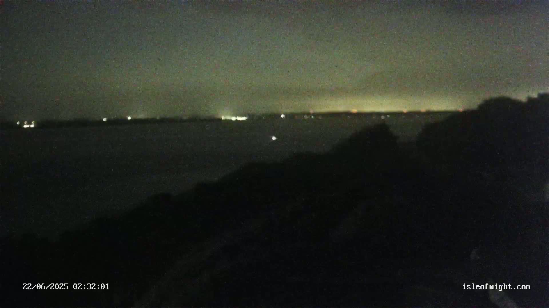 Freshwater, Colwell Bay, Hurst Castle & Hurst Point Lighthouse Live Cam - Freshwater, Isle of Wight, South East, England, United Kingdom