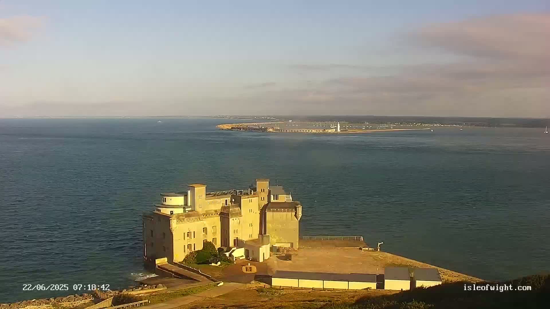 Freshwater, Colwell Bay, Hurst Castle & Hurst Point Lighthouse Live Cam - Freshwater, Isle of Wight, South East, England, United Kingdom