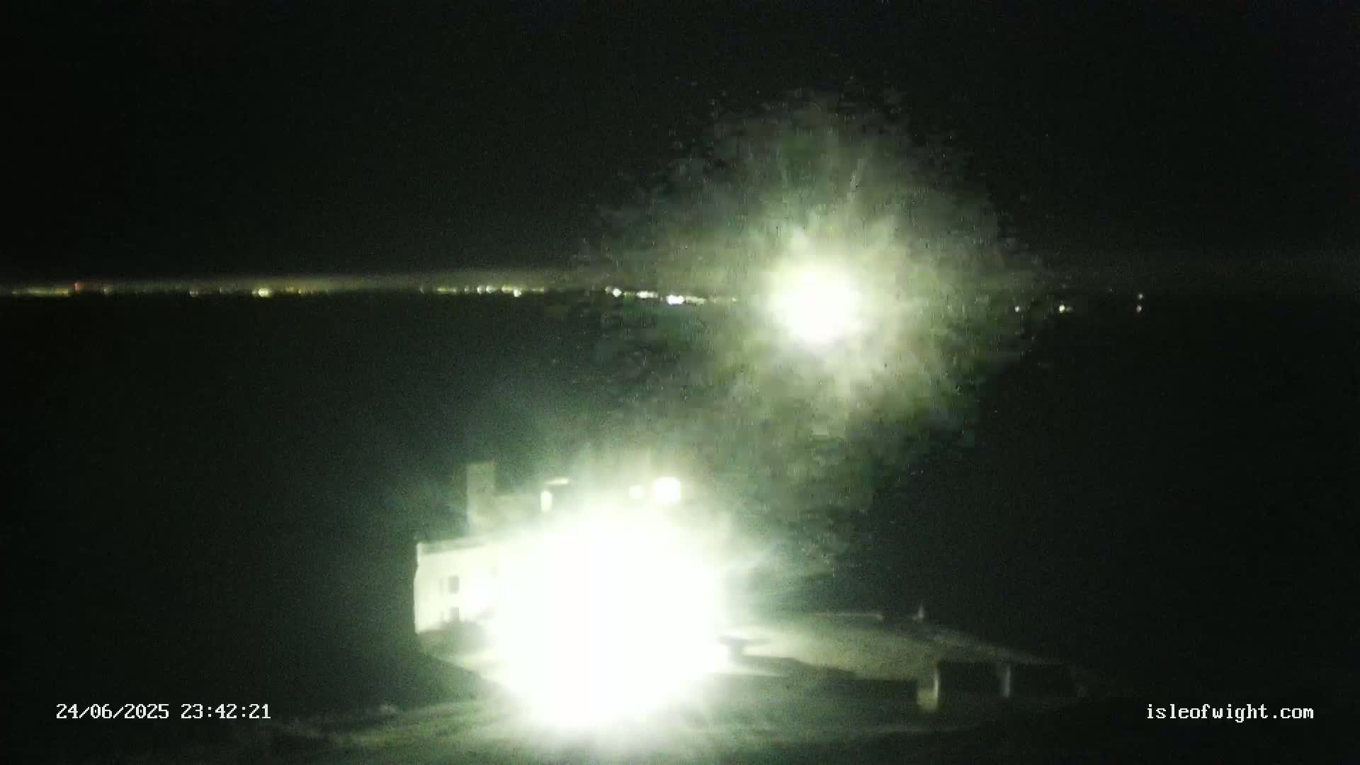 Freshwater, Colwell Bay, Hurst Castle & Hurst Point Lighthouse Live Cam - Freshwater, Isle of Wight, South East, England, United Kingdom