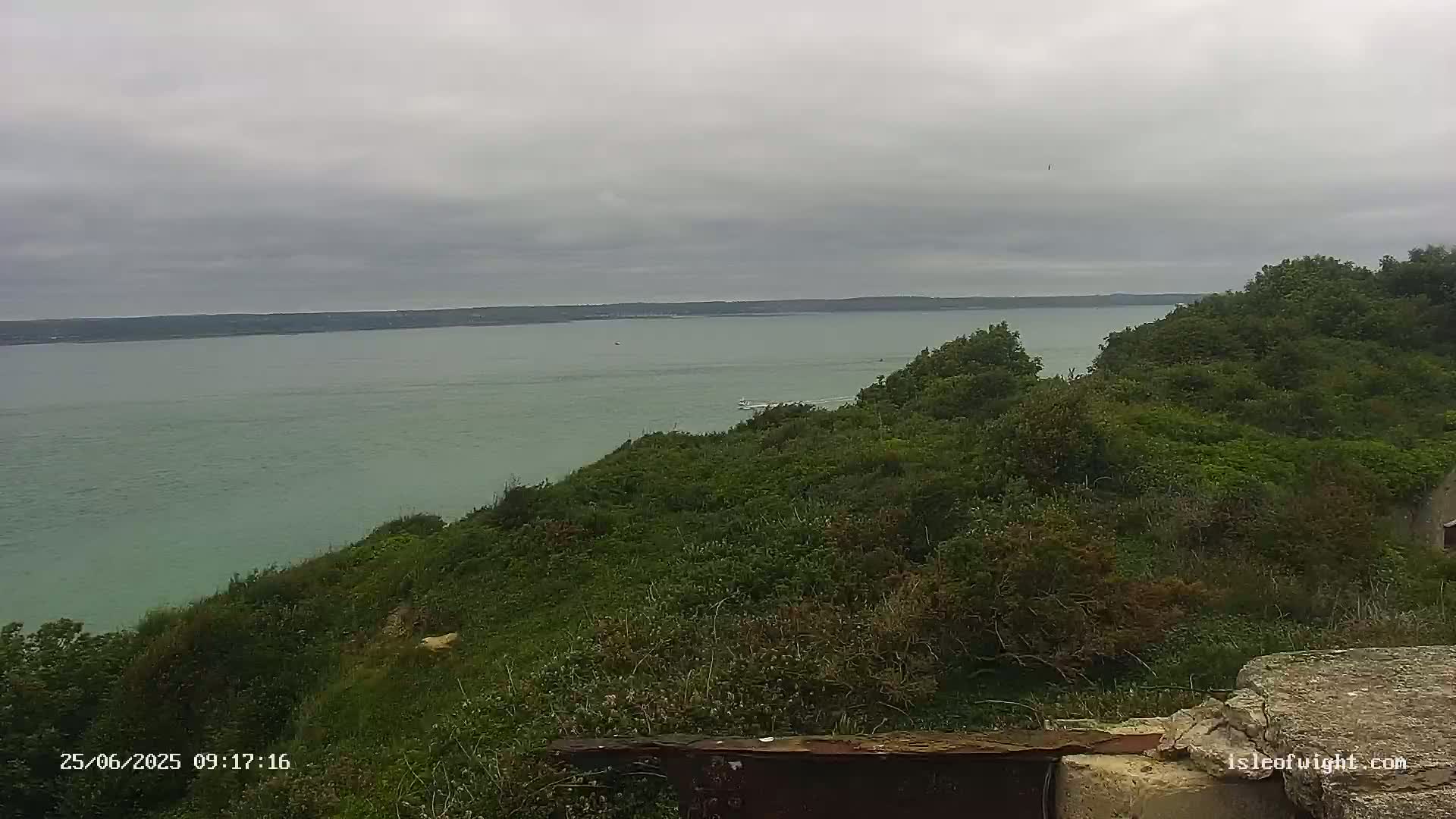 Freshwater, Colwell Bay, Hurst Castle & Hurst Point Lighthouse Live Cam - Freshwater, Isle of Wight, South East, England, United Kingdom