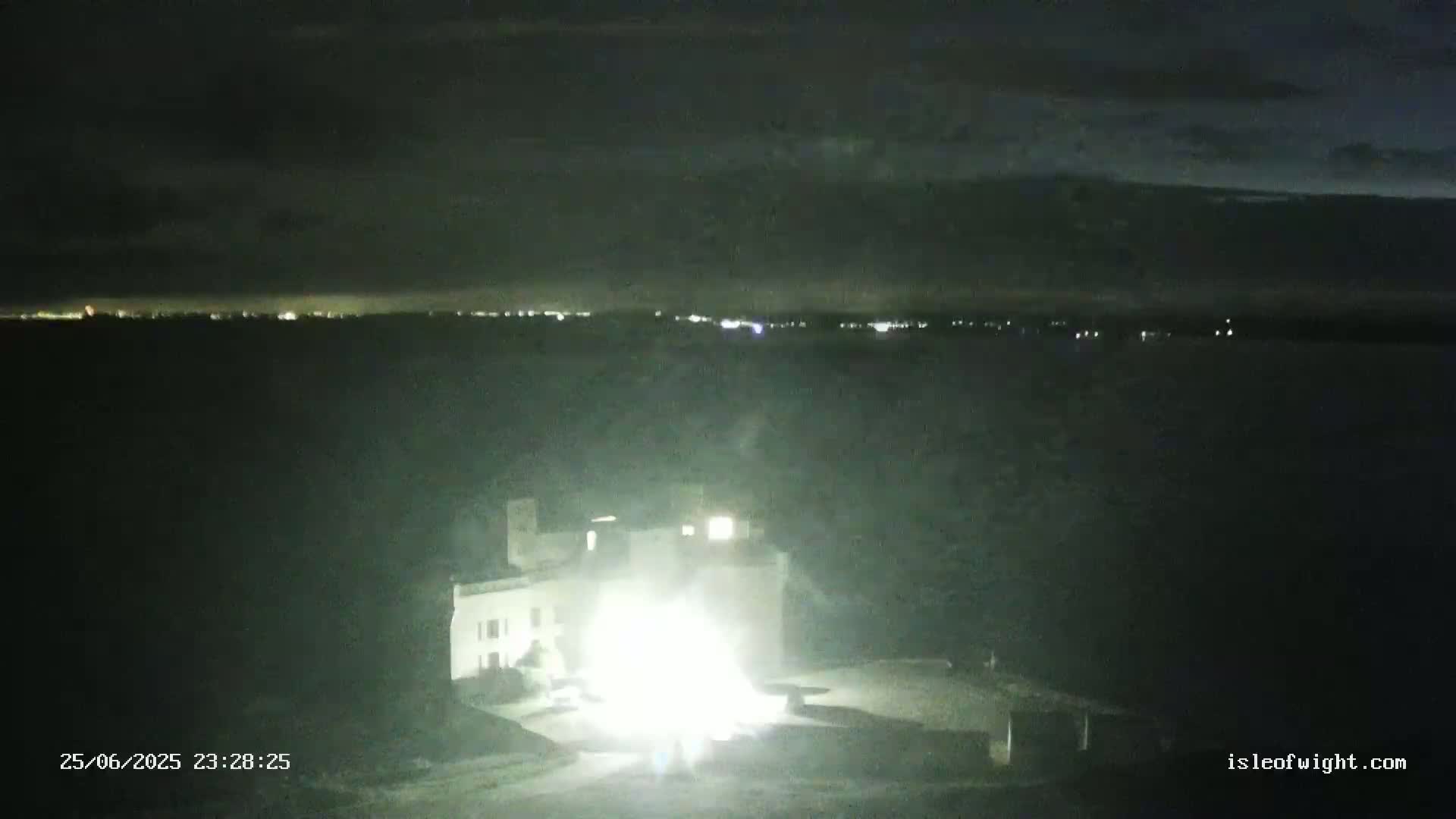 Freshwater, Colwell Bay, Hurst Castle & Hurst Point Lighthouse Live Cam - Freshwater, Isle of Wight, South East, England, United Kingdom