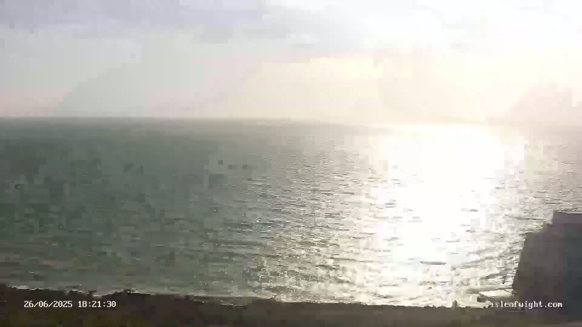 Freshwater, Colwell Bay, Hurst Castle & Hurst Point Lighthouse Live Cam - Freshwater, Isle of Wight, South East, England, United Kingdom
