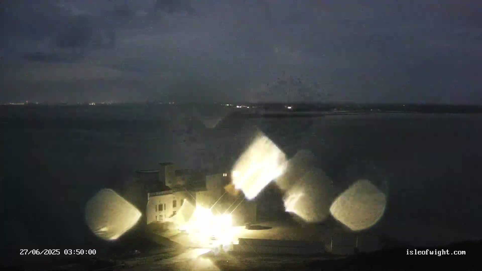 Freshwater, Colwell Bay, Hurst Castle & Hurst Point Lighthouse Live Cam - Freshwater, Isle of Wight, South East, England, United Kingdom