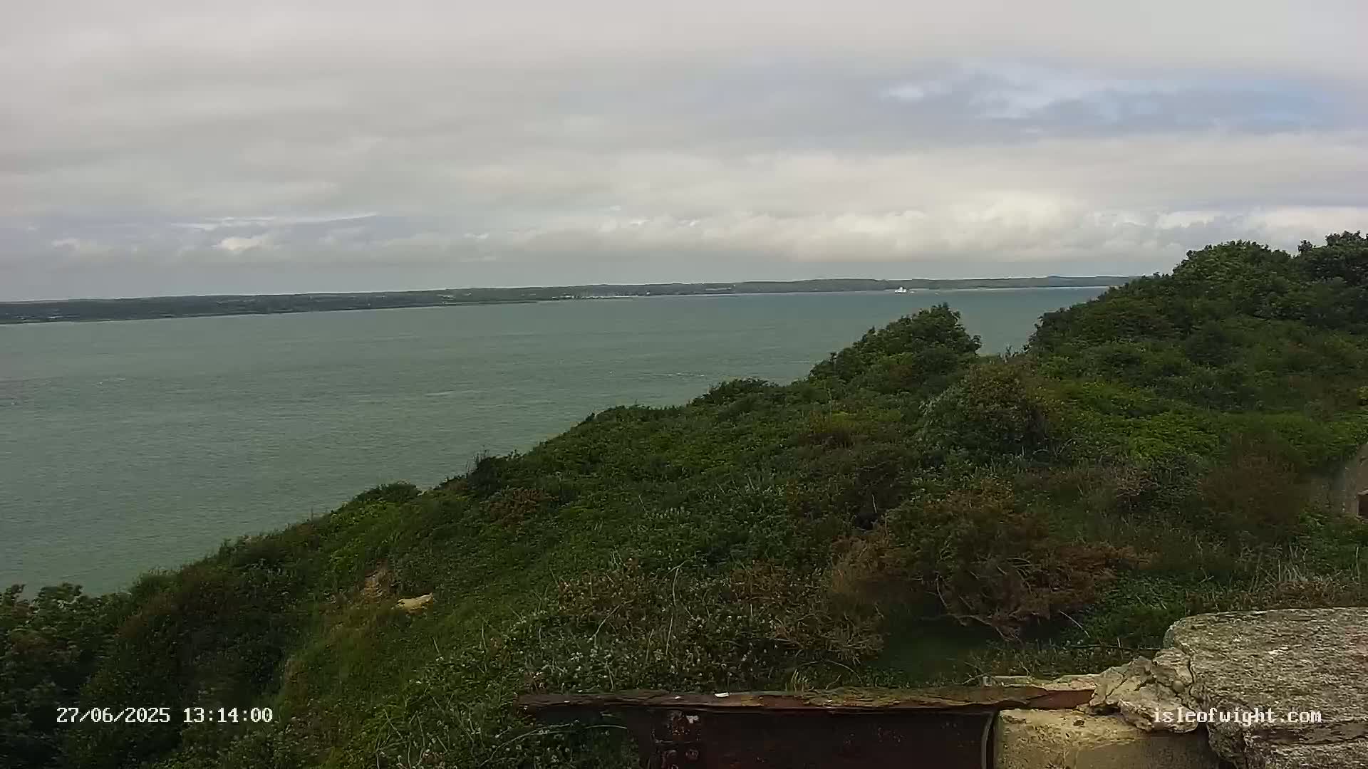 Freshwater, Colwell Bay, Hurst Castle & Hurst Point Lighthouse Live Cam - Freshwater, Isle of Wight, South East, England, United Kingdom