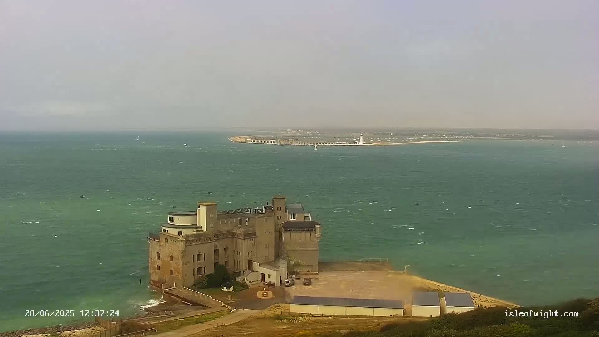Freshwater, Colwell Bay, Hurst Castle & Hurst Point Lighthouse Live Cam - Freshwater, Isle of Wight, South East, England, United Kingdom