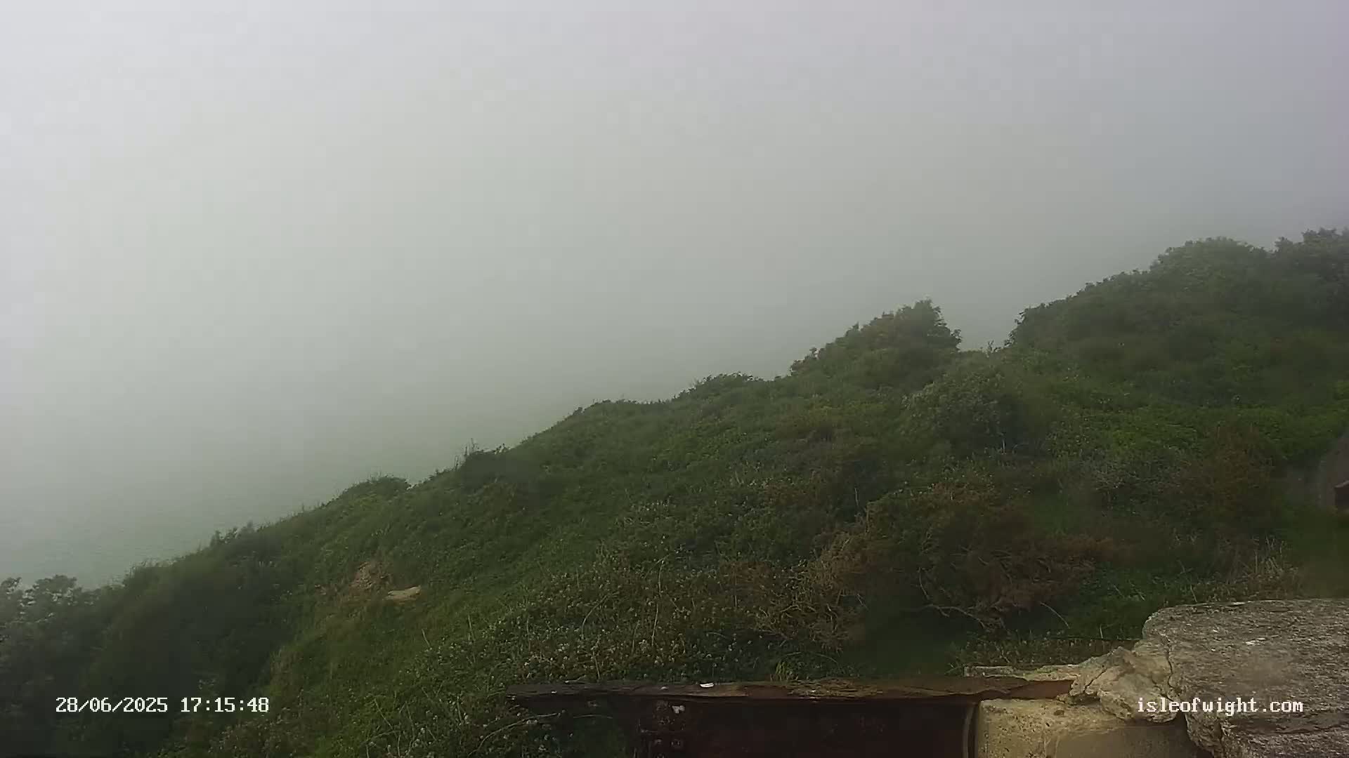 Freshwater, Colwell Bay, Hurst Castle & Hurst Point Lighthouse Live Cam - Freshwater, Isle of Wight, South East, England, United Kingdom