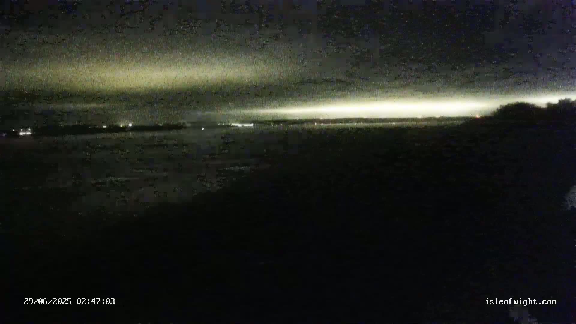 Freshwater, Colwell Bay, Hurst Castle & Hurst Point Lighthouse Live Cam - Freshwater, Isle of Wight, South East, England, United Kingdom