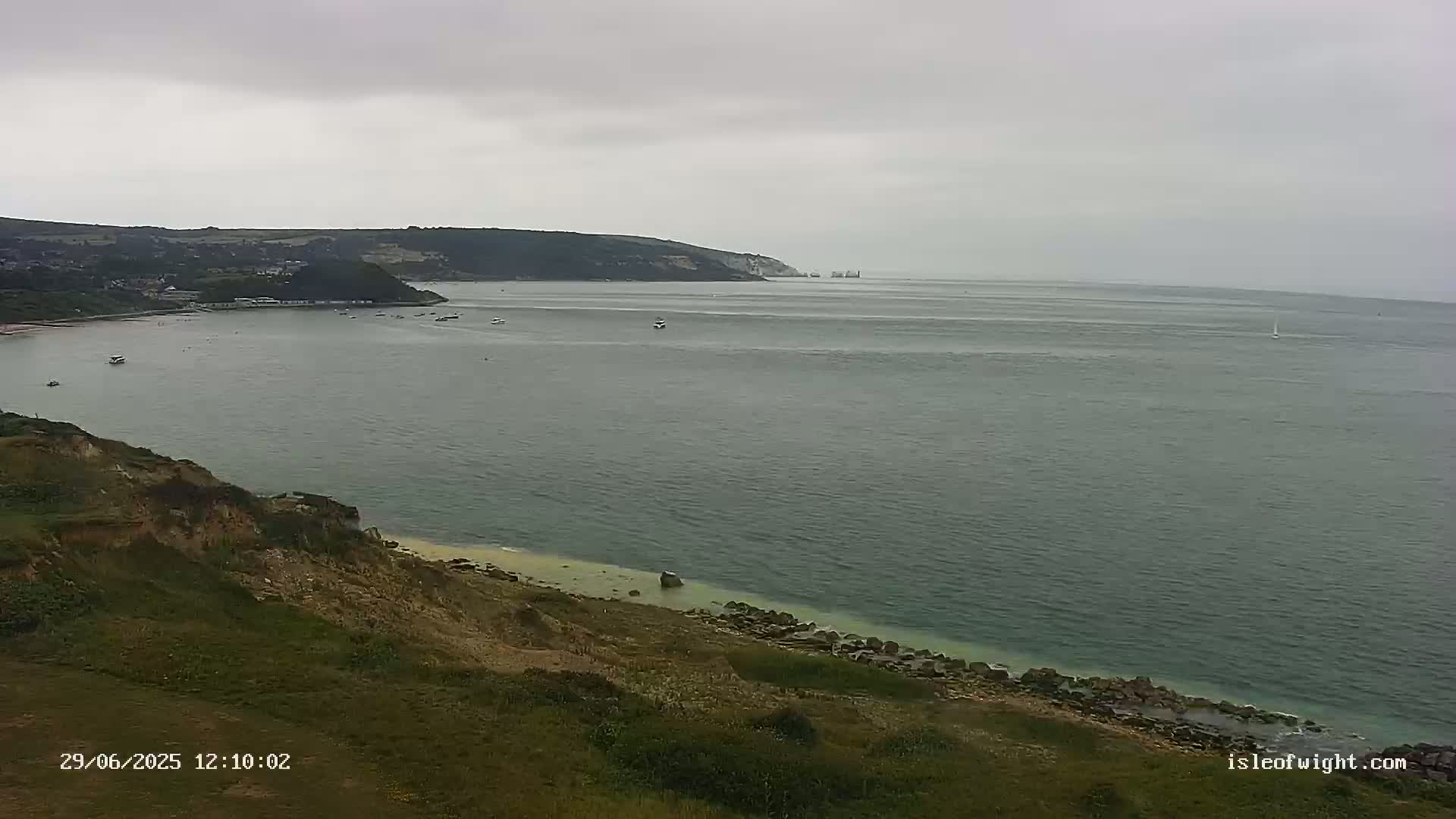 Freshwater, Colwell Bay, Hurst Castle & Hurst Point Lighthouse Live Cam - Freshwater, Isle of Wight, South East, England, United Kingdom
