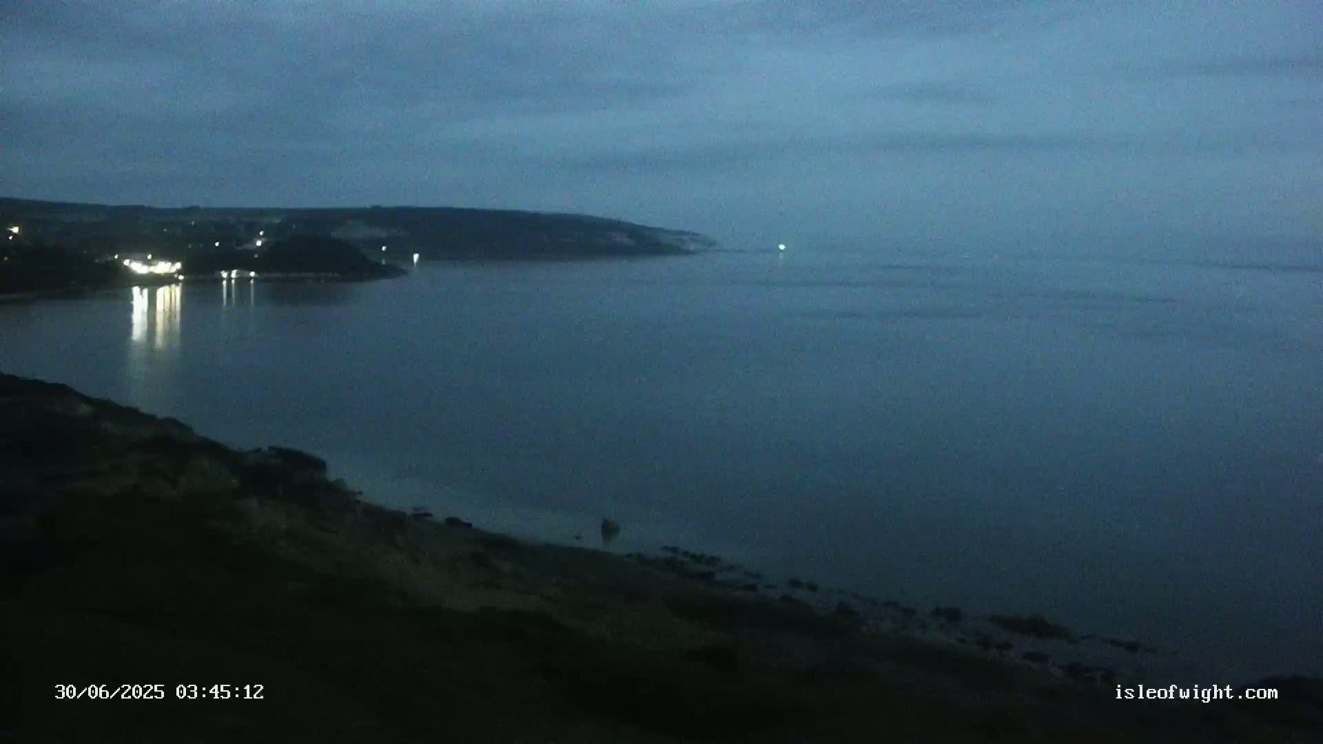 Freshwater, Colwell Bay, Hurst Castle & Hurst Point Lighthouse Live Cam - Freshwater, Isle of Wight, South East, England, United Kingdom