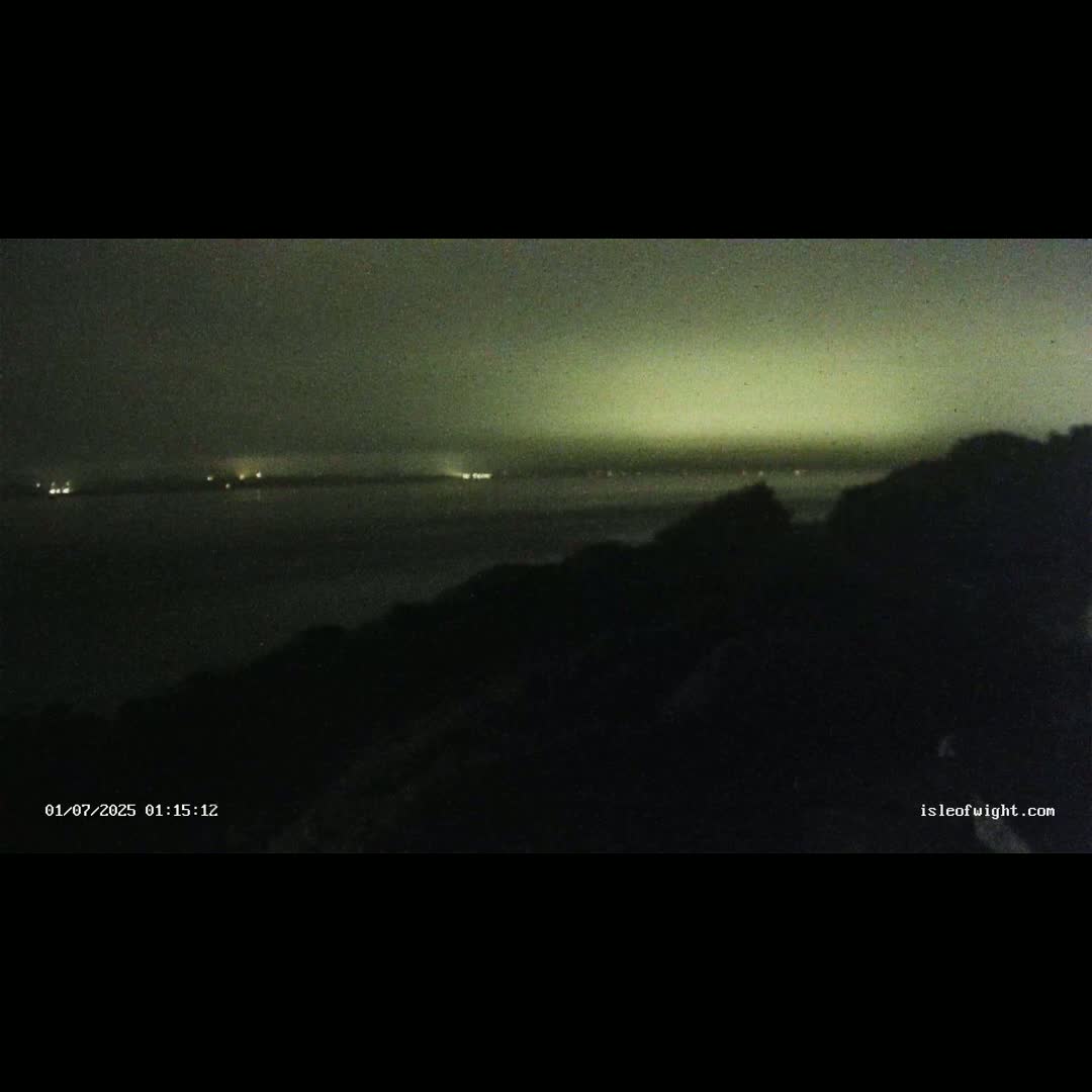 Freshwater, Colwell Bay, Hurst Castle & Hurst Point Lighthouse Live Cam - Freshwater, Isle of Wight, South East, England, United Kingdom