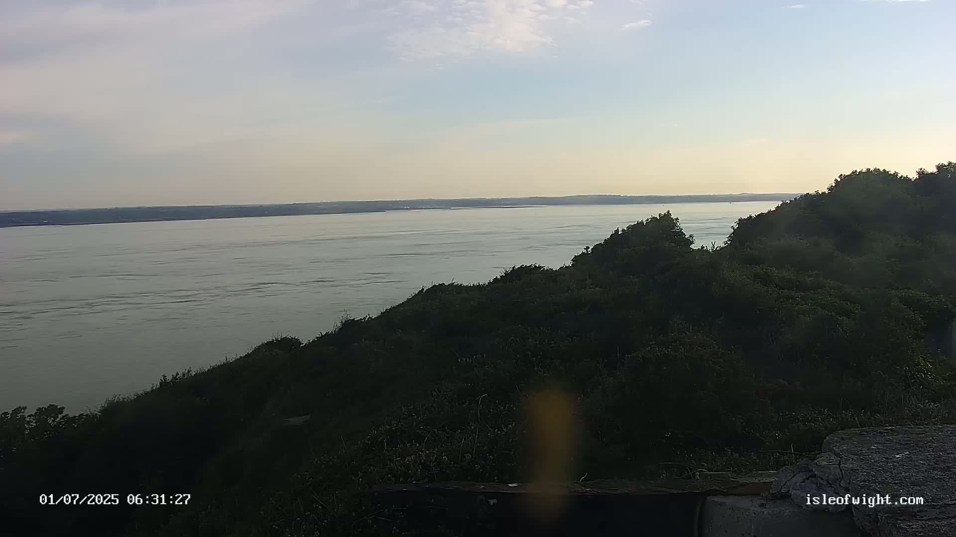 Freshwater, Colwell Bay, Hurst Castle & Hurst Point Lighthouse Live Cam - Freshwater, Isle of Wight, South East, England, United Kingdom