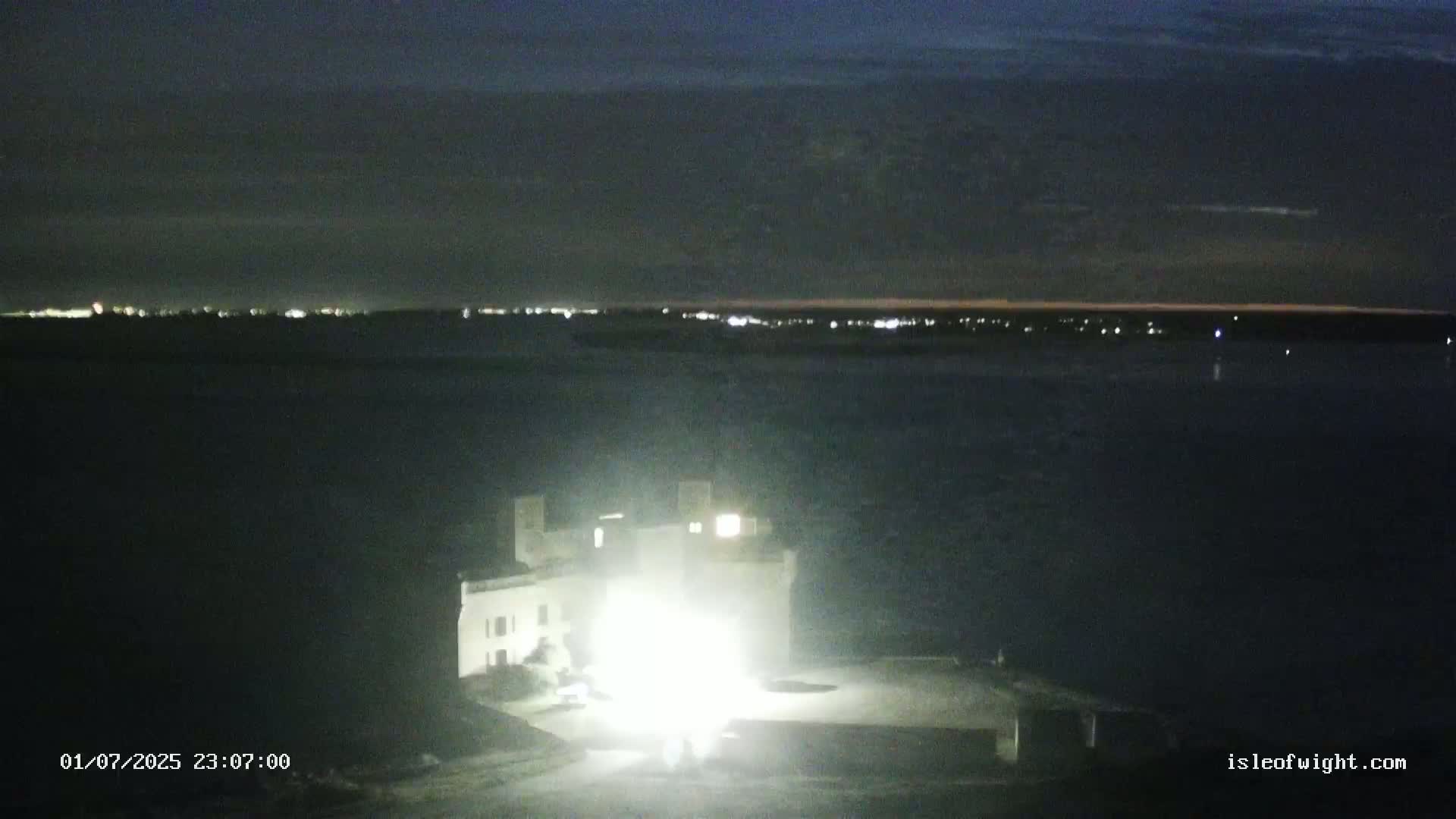Freshwater, Colwell Bay, Hurst Castle & Hurst Point Lighthouse Live Cam - Freshwater, Isle of Wight, South East, England, United Kingdom