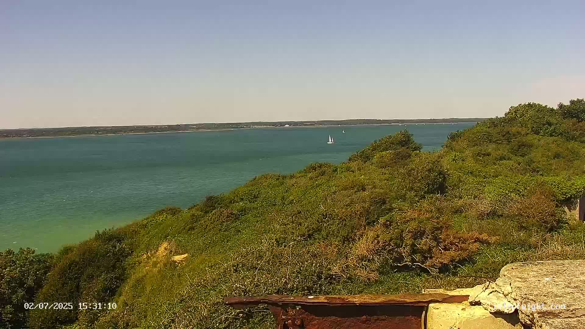 Freshwater, Colwell Bay, Hurst Castle & Hurst Point Lighthouse Live Cam - Freshwater, Isle of Wight, South East, England, United Kingdom