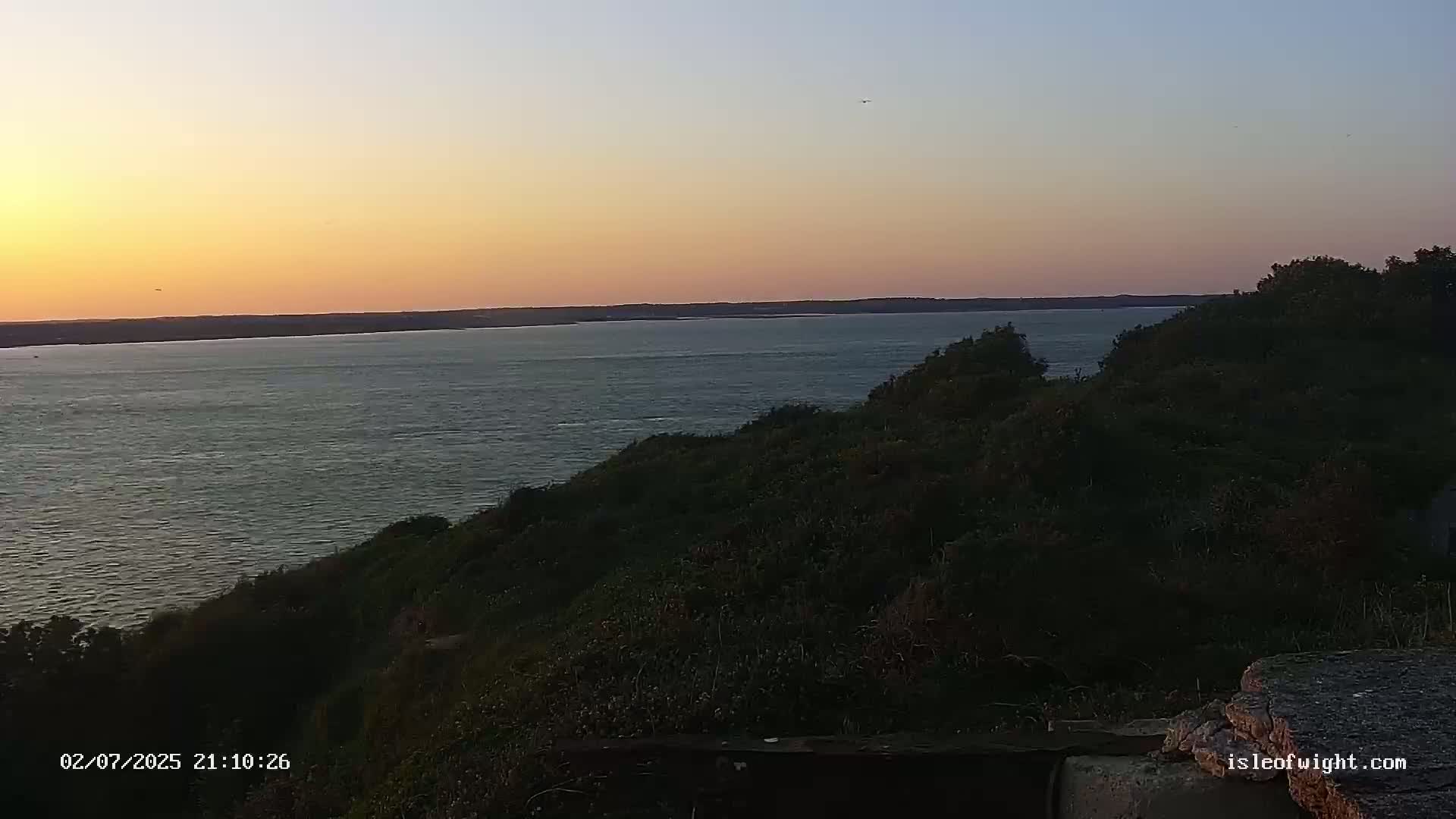 Freshwater, Colwell Bay, Hurst Castle & Hurst Point Lighthouse Live Cam - Freshwater, Isle of Wight, South East, England, United Kingdom