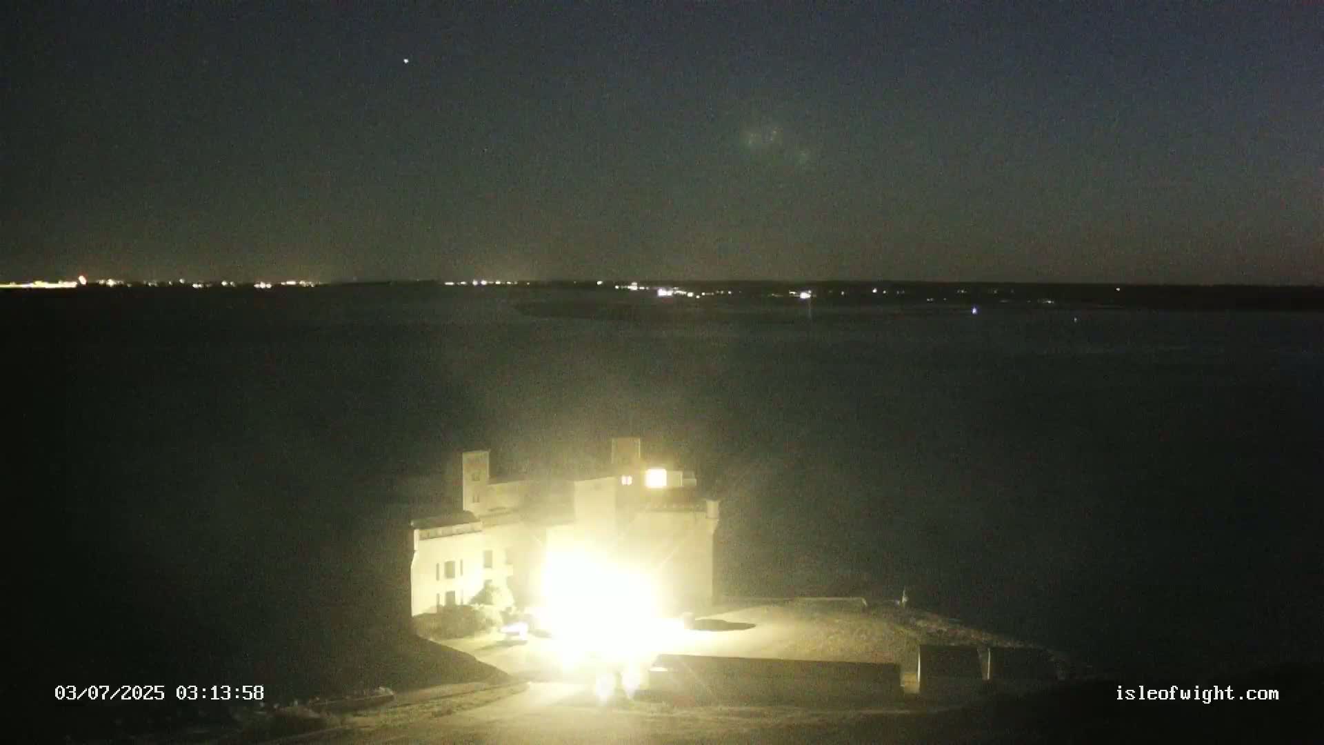 Freshwater, Colwell Bay, Hurst Castle & Hurst Point Lighthouse Live Cam - Freshwater, Isle of Wight, South East, England, United Kingdom