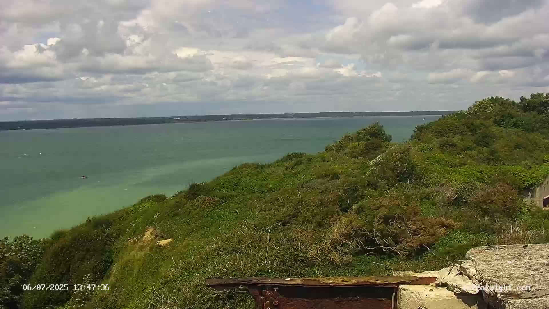 Freshwater, Colwell Bay, Hurst Castle & Hurst Point Lighthouse Live Cam - Freshwater, Isle of Wight, South East, England, United Kingdom