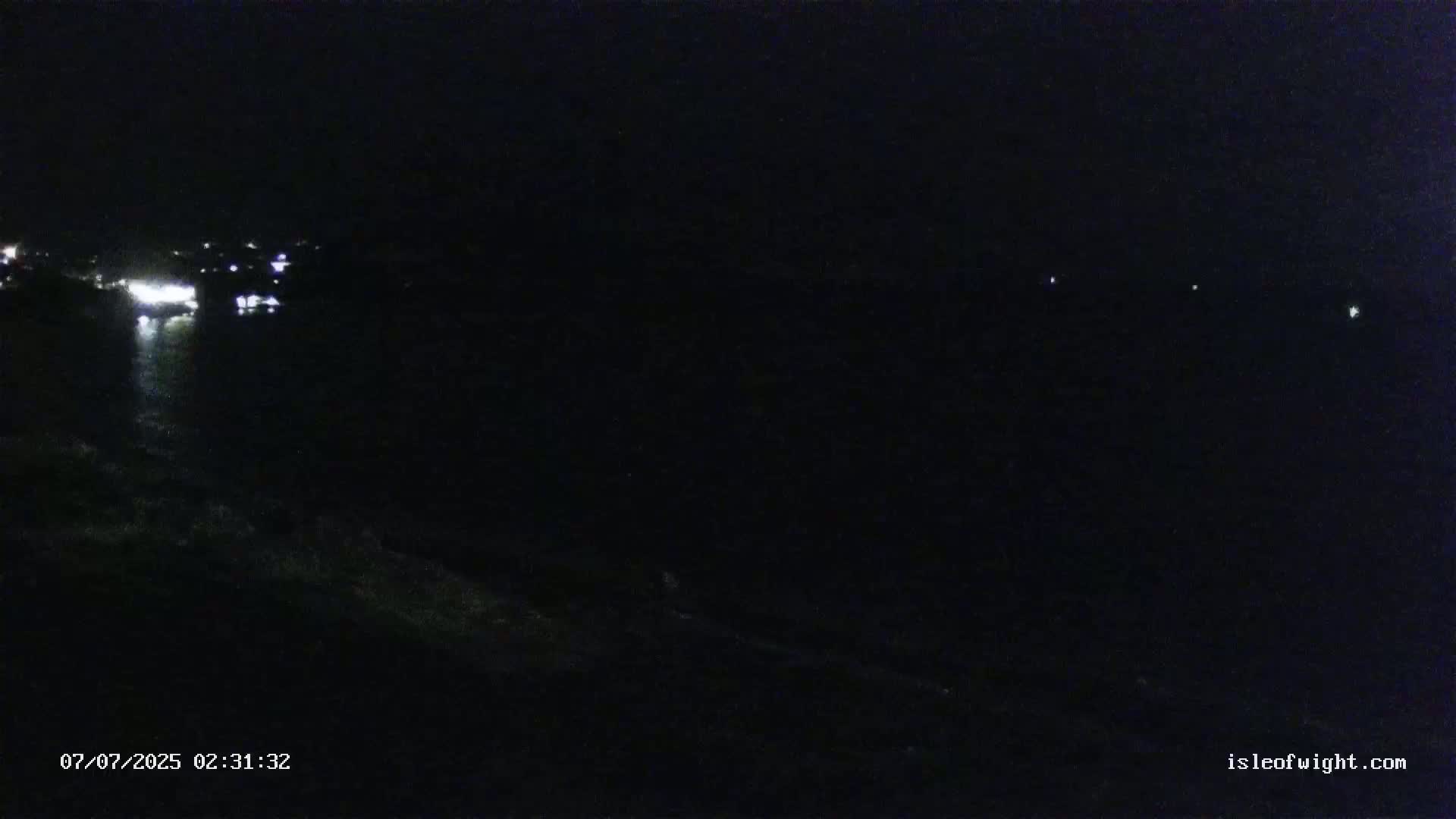 Freshwater, Colwell Bay, Hurst Castle & Hurst Point Lighthouse Live Cam - Freshwater, Isle of Wight, South East, England, United Kingdom