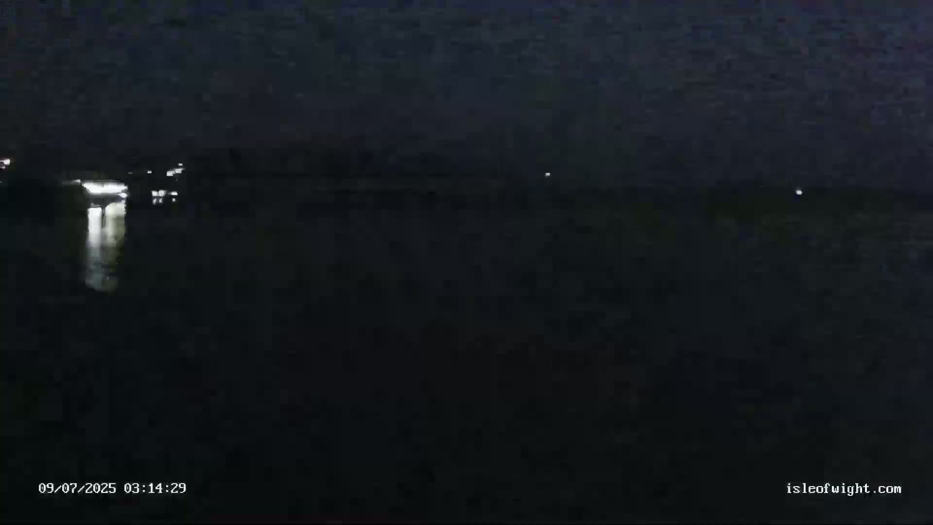 Freshwater, Colwell Bay, Hurst Castle & Hurst Point Lighthouse Live Cam - Freshwater, Isle of Wight, South East, England, United Kingdom
