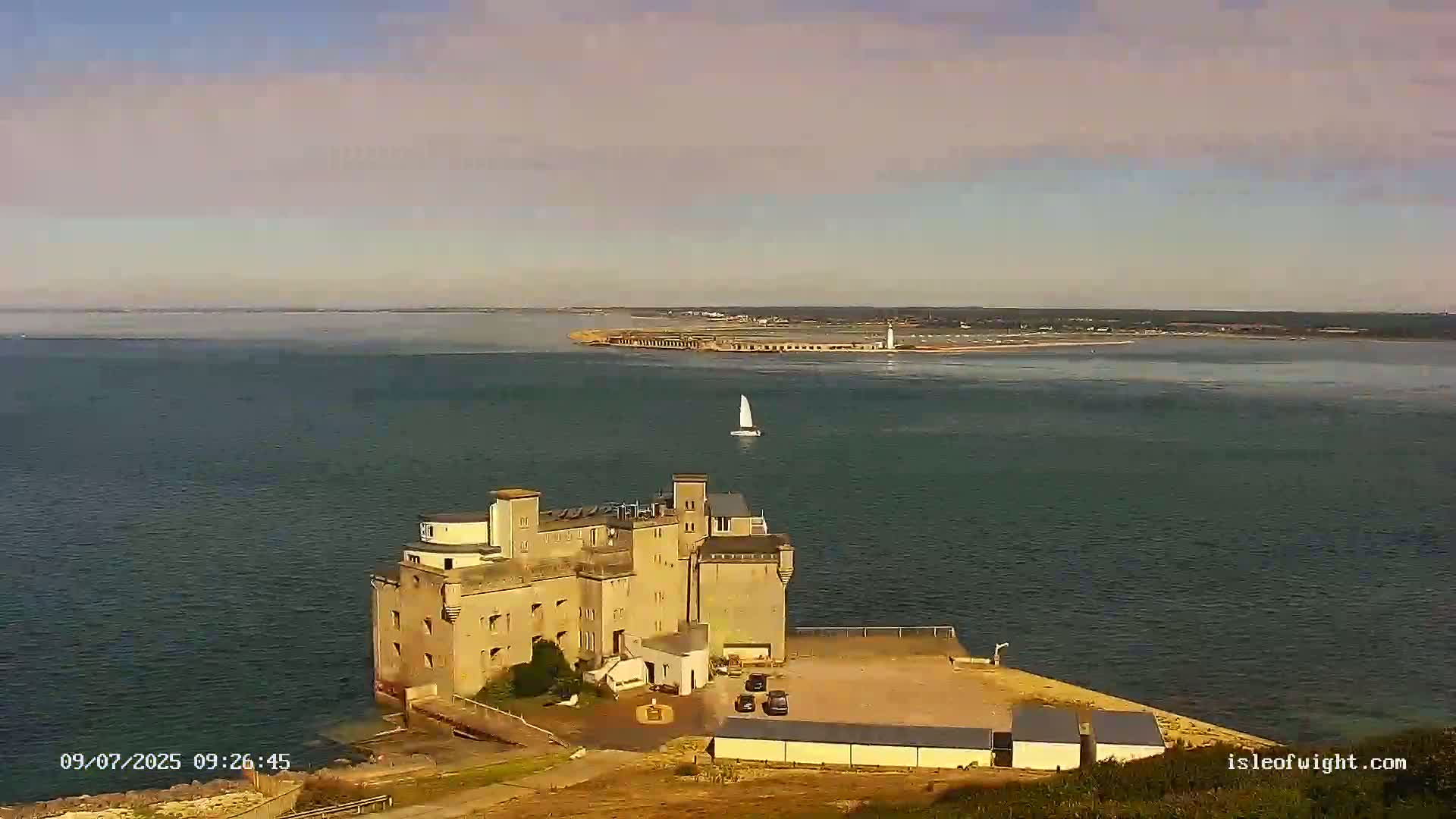 Freshwater, Colwell Bay, Hurst Castle & Hurst Point Lighthouse Live Cam - Freshwater, Isle of Wight, South East, England, United Kingdom