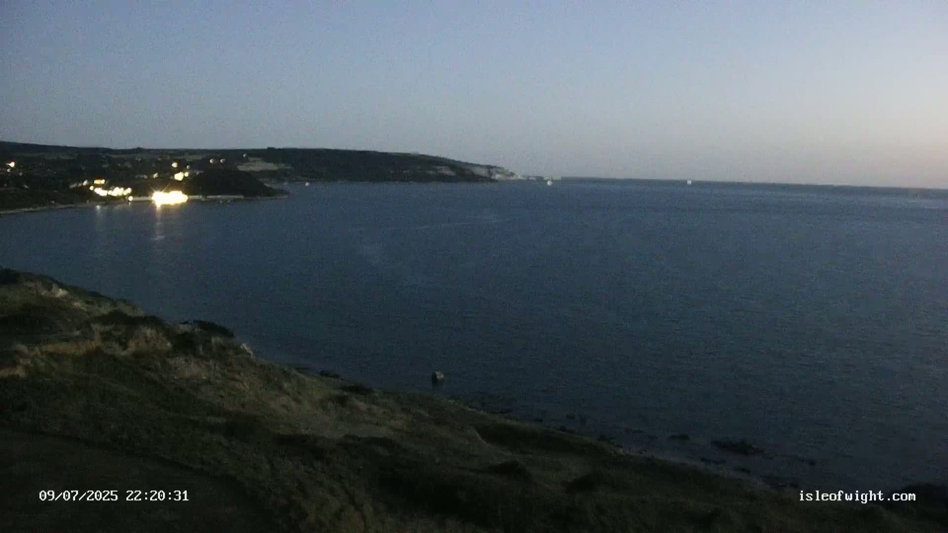 Freshwater, Colwell Bay, Hurst Castle & Hurst Point Lighthouse Live Cam - Freshwater, Isle of Wight, South East, England, United Kingdom