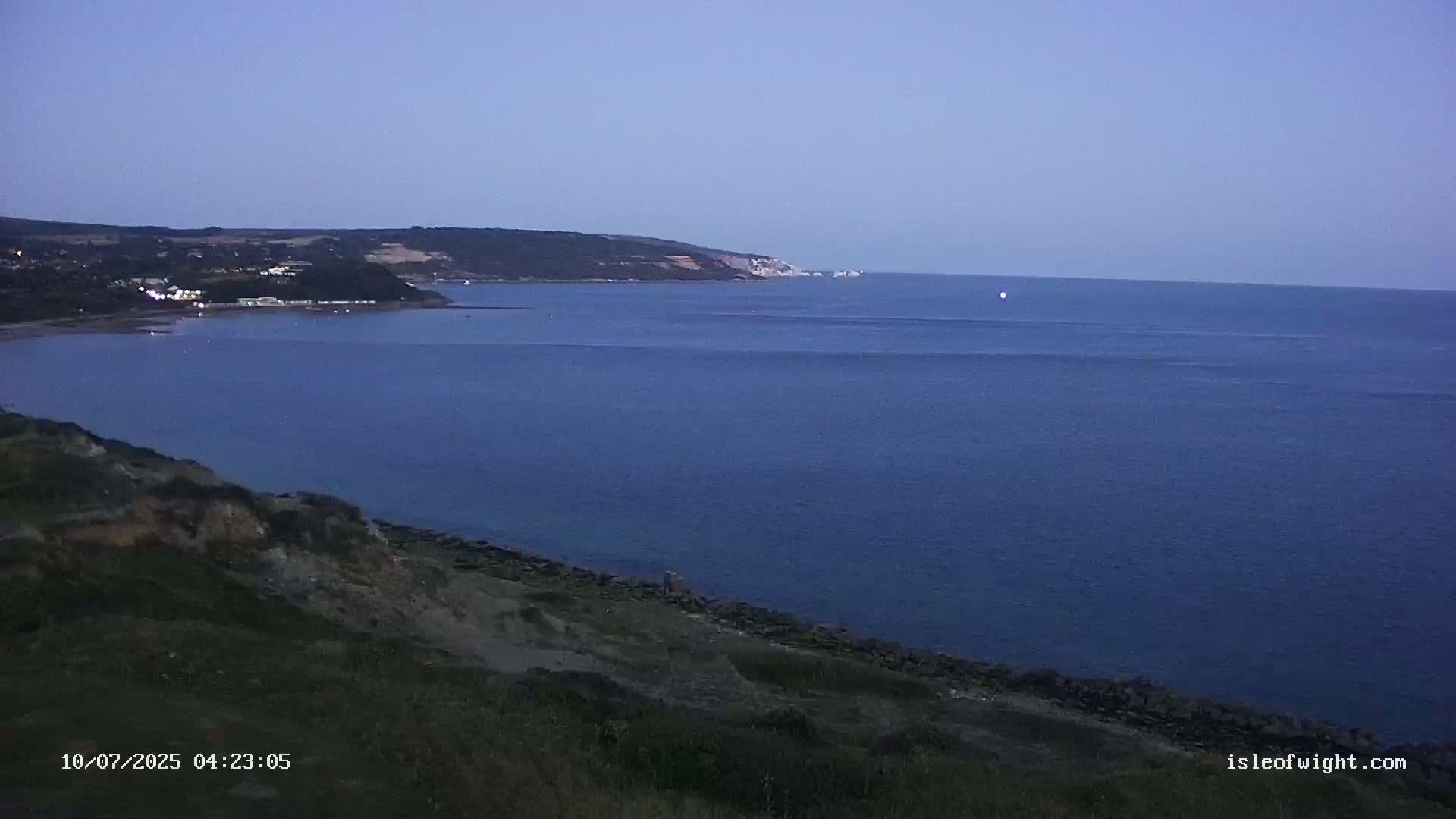 Freshwater, Colwell Bay, Hurst Castle & Hurst Point Lighthouse Live Cam - Freshwater, Isle of Wight, South East, England, United Kingdom