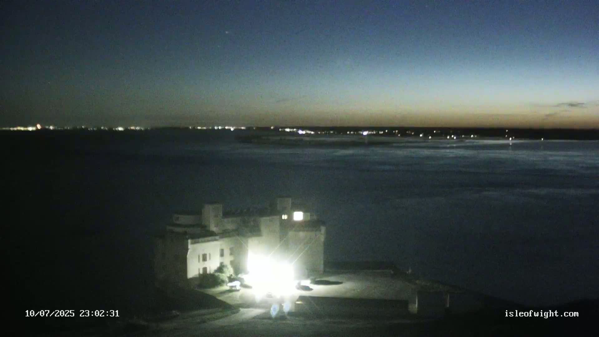 Freshwater, Colwell Bay, Hurst Castle & Hurst Point Lighthouse Live Cam - Freshwater, Isle of Wight, South East, England, United Kingdom
