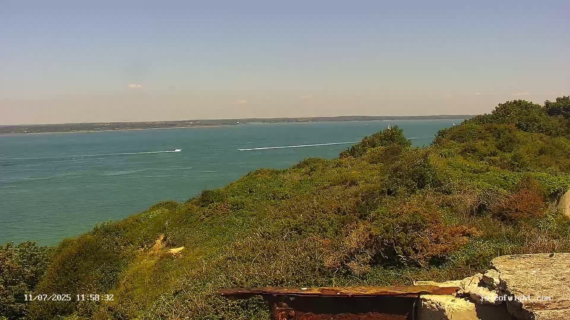 Freshwater, Colwell Bay, Hurst Castle & Hurst Point Lighthouse Live Cam - Freshwater, Isle of Wight, South East, England, United Kingdom