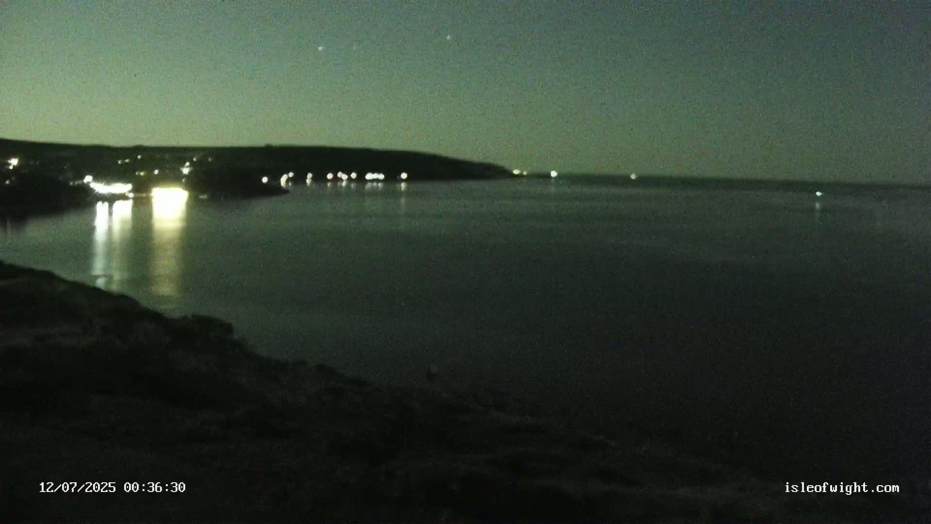 Freshwater, Colwell Bay, Hurst Castle & Hurst Point Lighthouse Live Cam - Freshwater, Isle of Wight, South East, England, United Kingdom