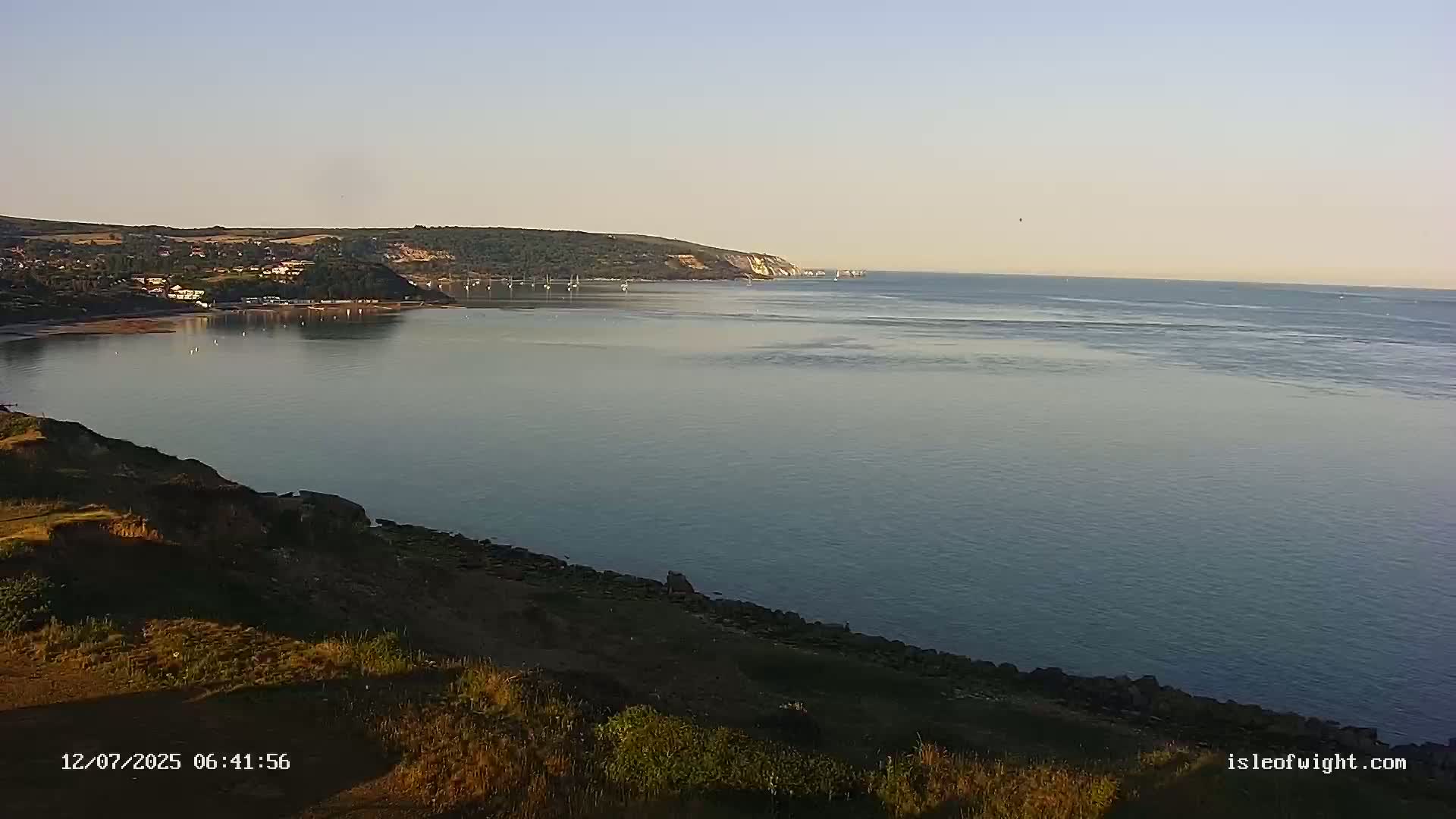 Freshwater, Colwell Bay, Hurst Castle & Hurst Point Lighthouse Live Cam - Freshwater, Isle of Wight, South East, England, United Kingdom