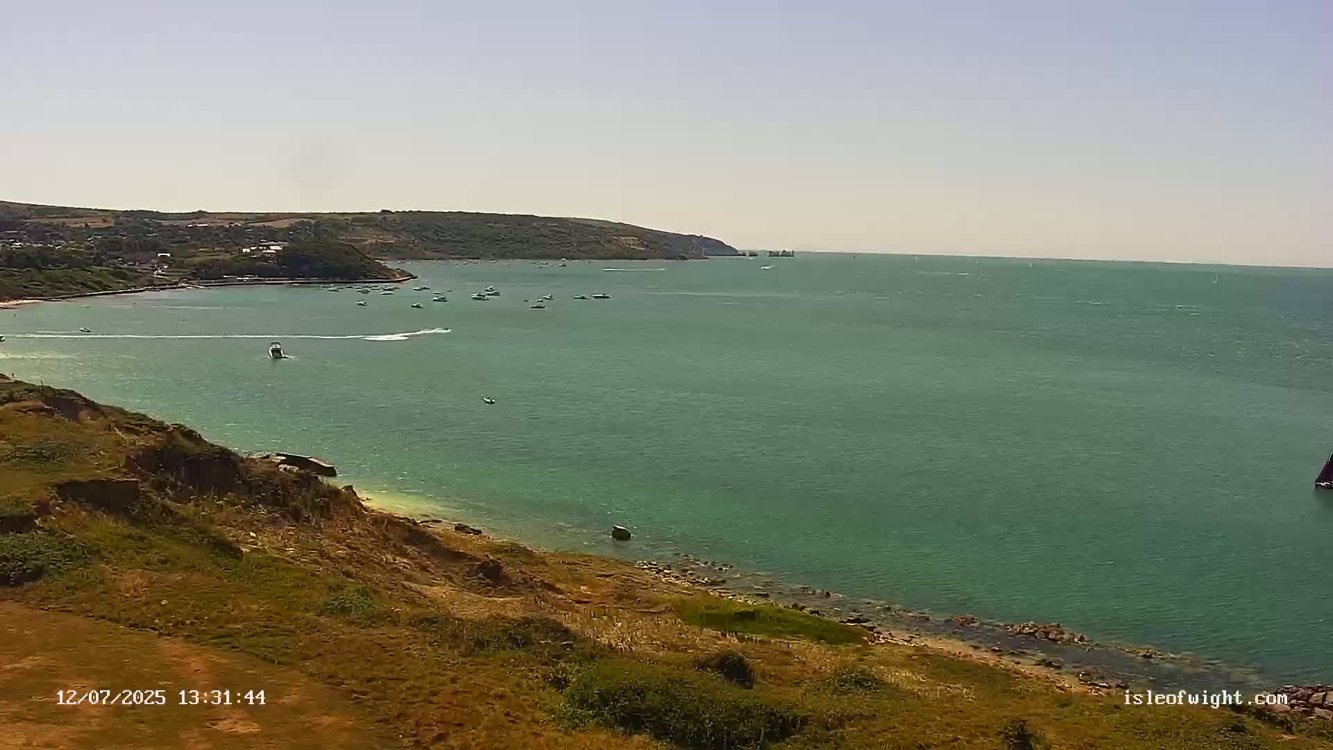 Freshwater, Colwell Bay, Hurst Castle & Hurst Point Lighthouse Live Cam - Freshwater, Isle of Wight, South East, England, United Kingdom