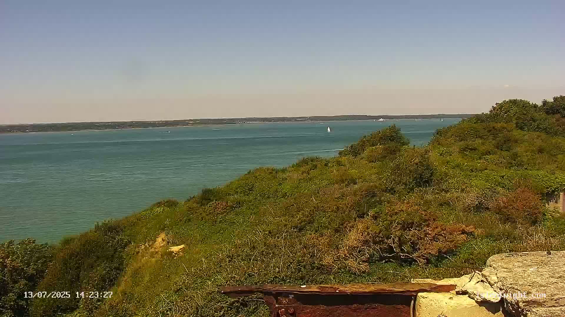 Freshwater, Colwell Bay, Hurst Castle & Hurst Point Lighthouse Live Cam - Freshwater, Isle of Wight, South East, England, United Kingdom