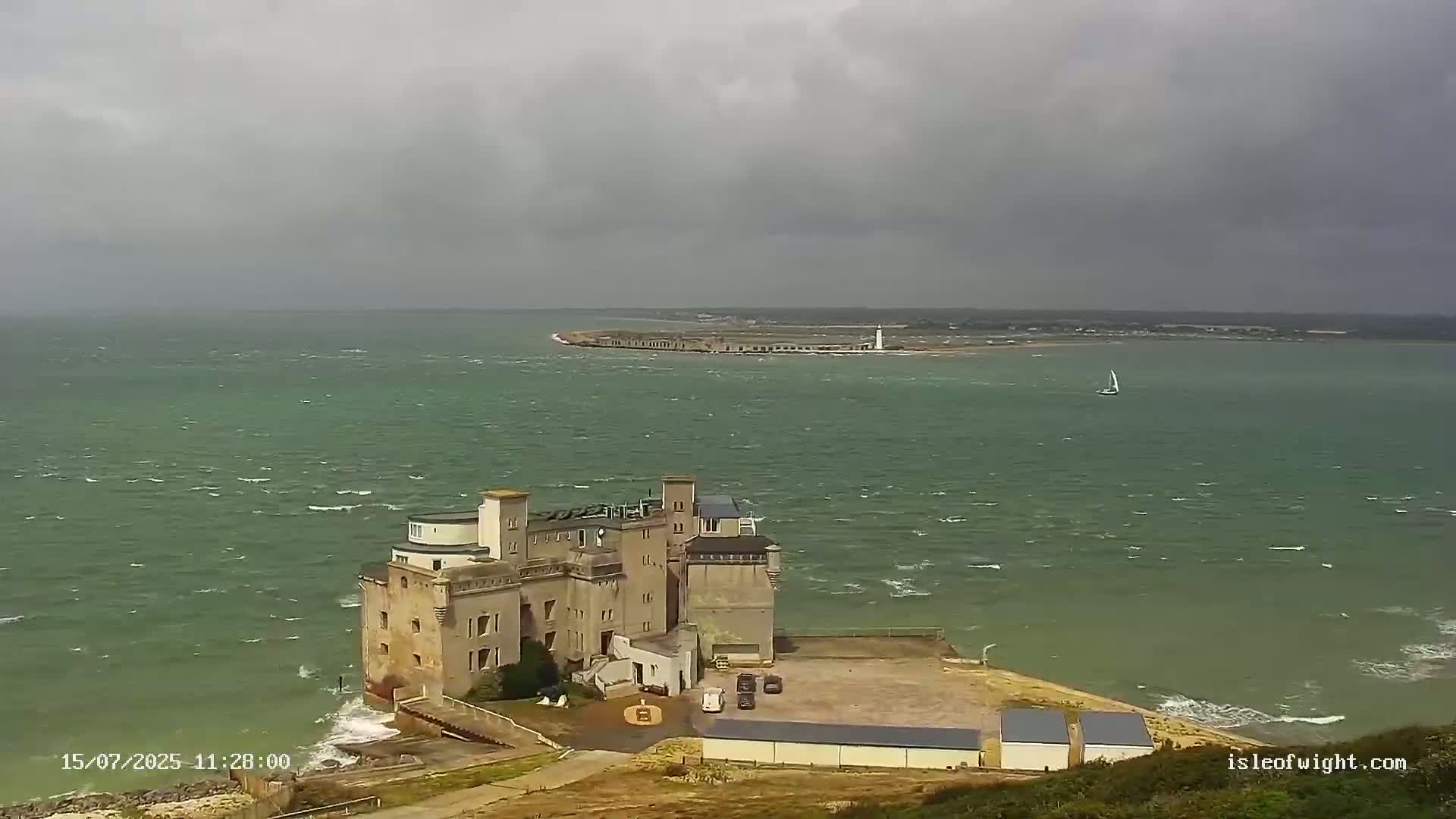 Freshwater, Colwell Bay, Hurst Castle & Hurst Point Lighthouse Live Cam - Freshwater, Isle of Wight, South East, England, United Kingdom